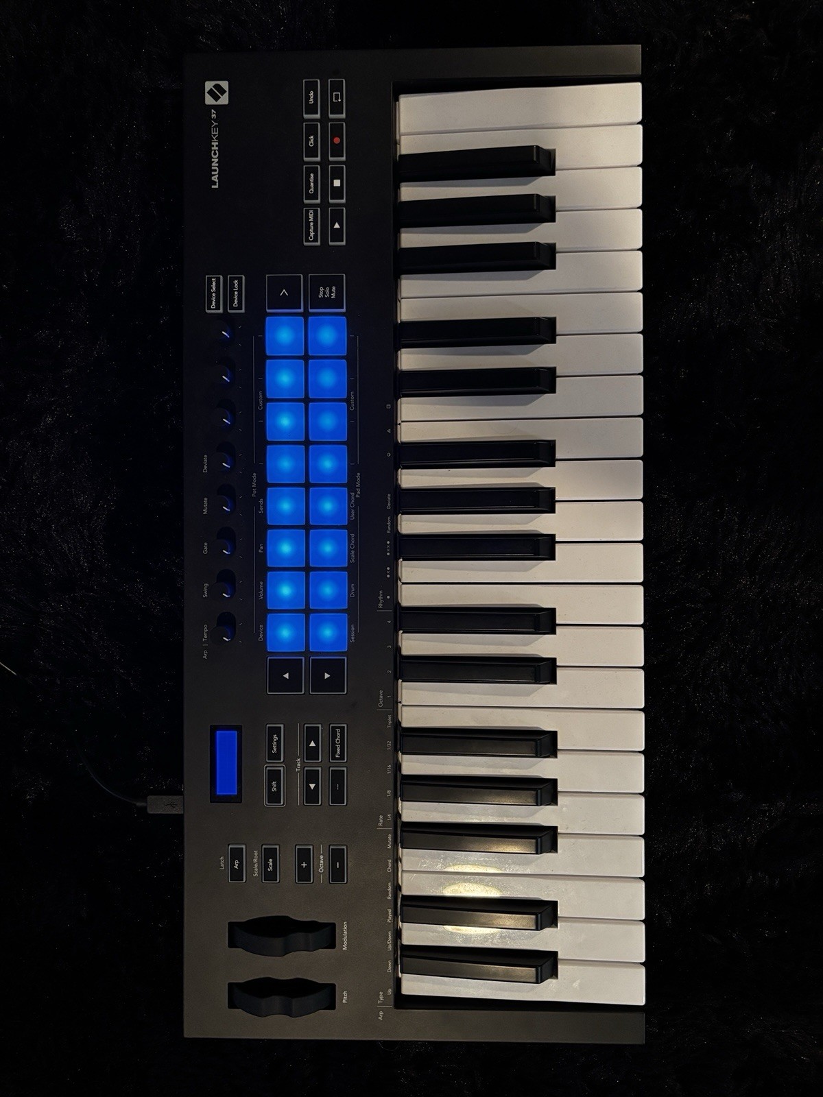 Novation Launchkey 37 37-Key MIDI Keyboard Controller with Pads