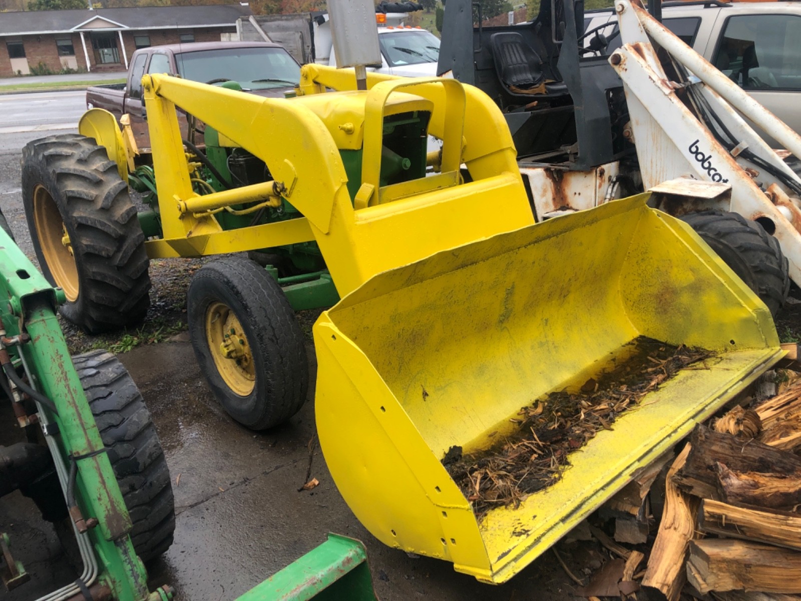 John Deere 1010 IDUSTRIAL TRACTOR WITH LOADER AND REBUILT ENGINE