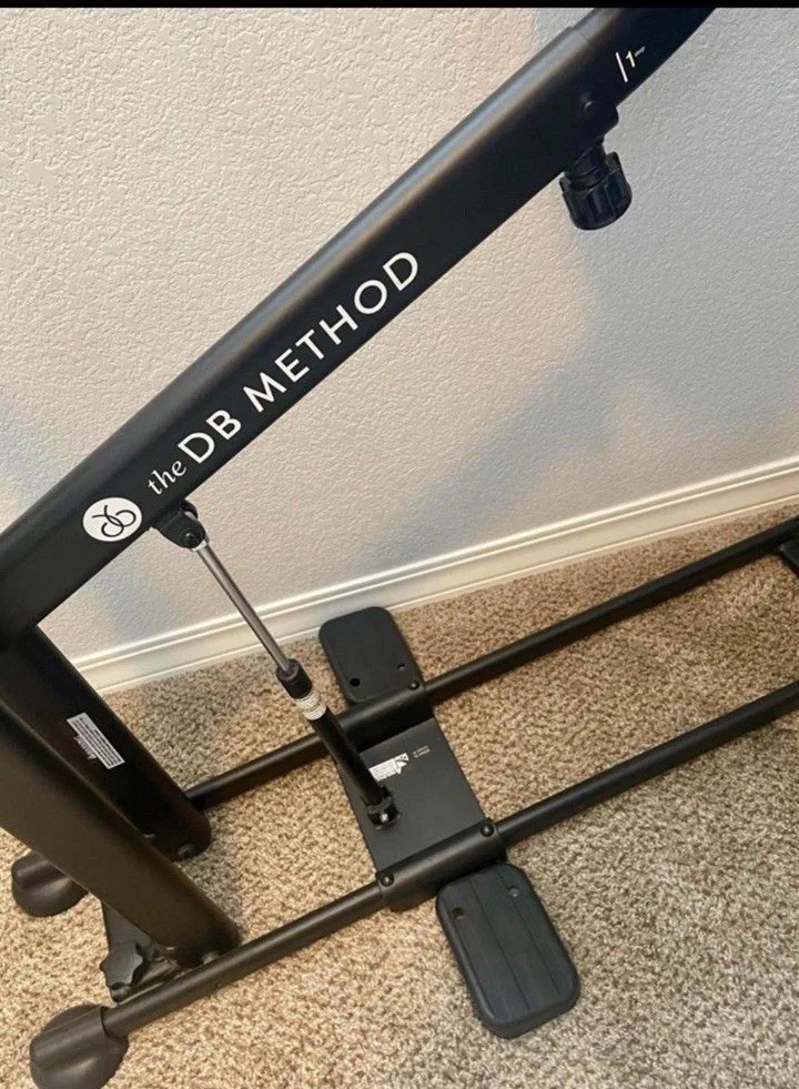 DB Method Squat Machine