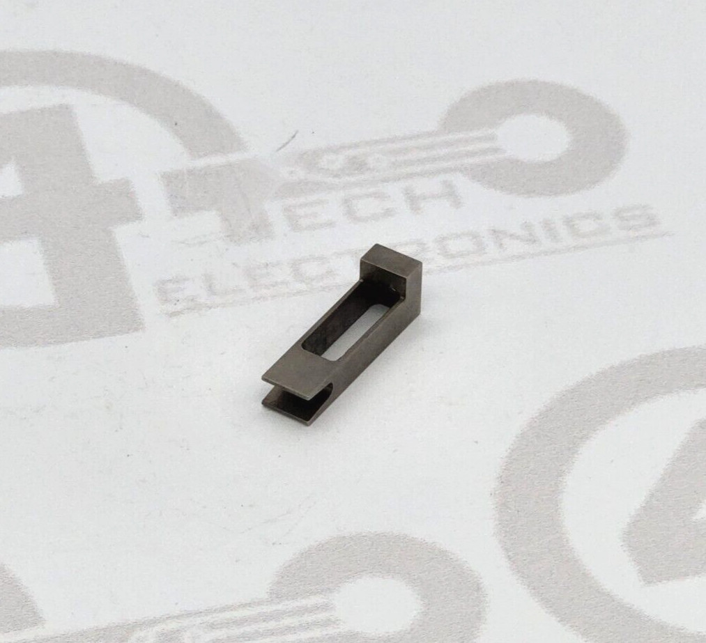 Universal Instruments Clamp 47152004