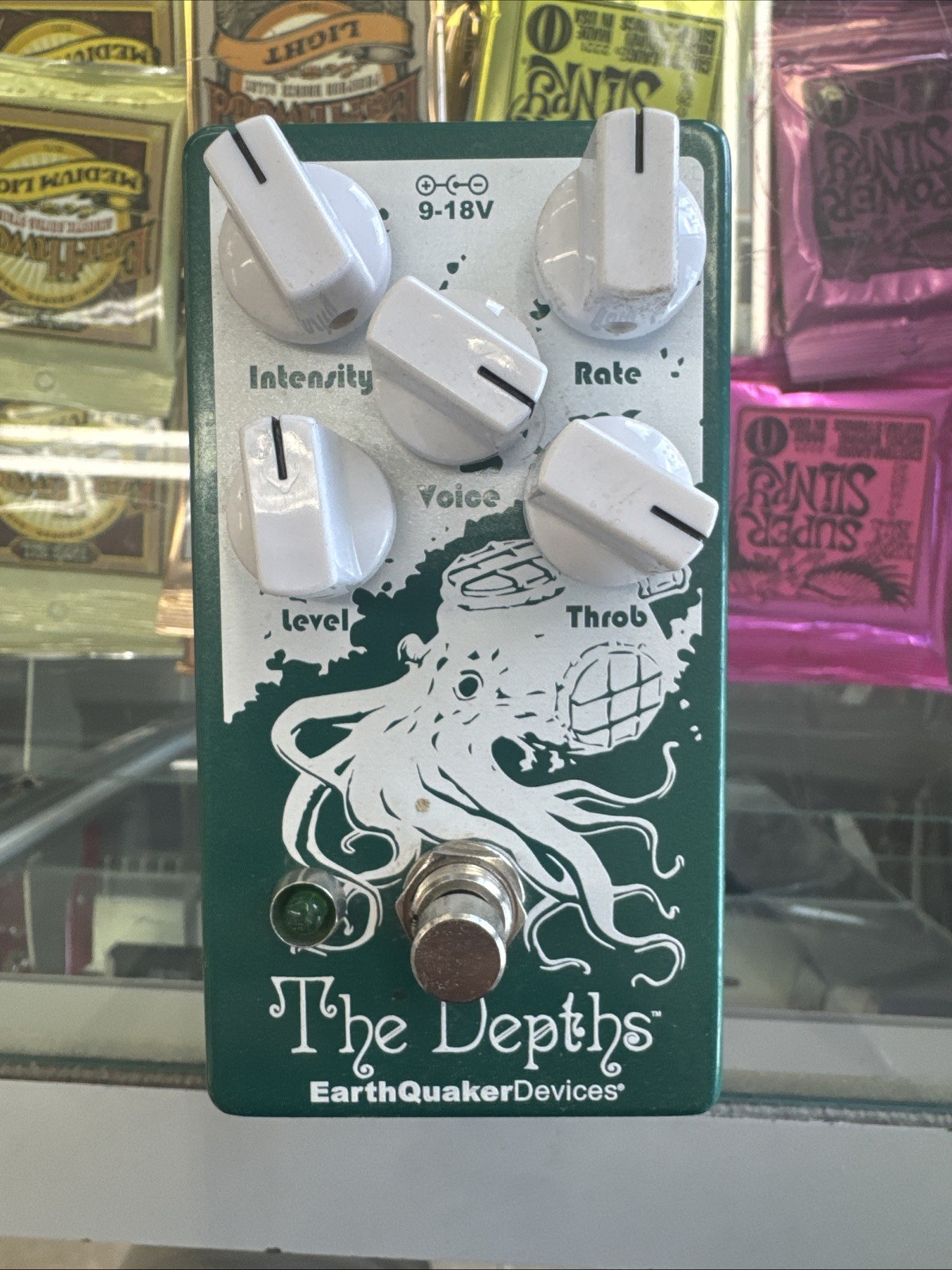 Earthquaker Devices The Depths™ Version 2 Analog Optical Vibe Machine