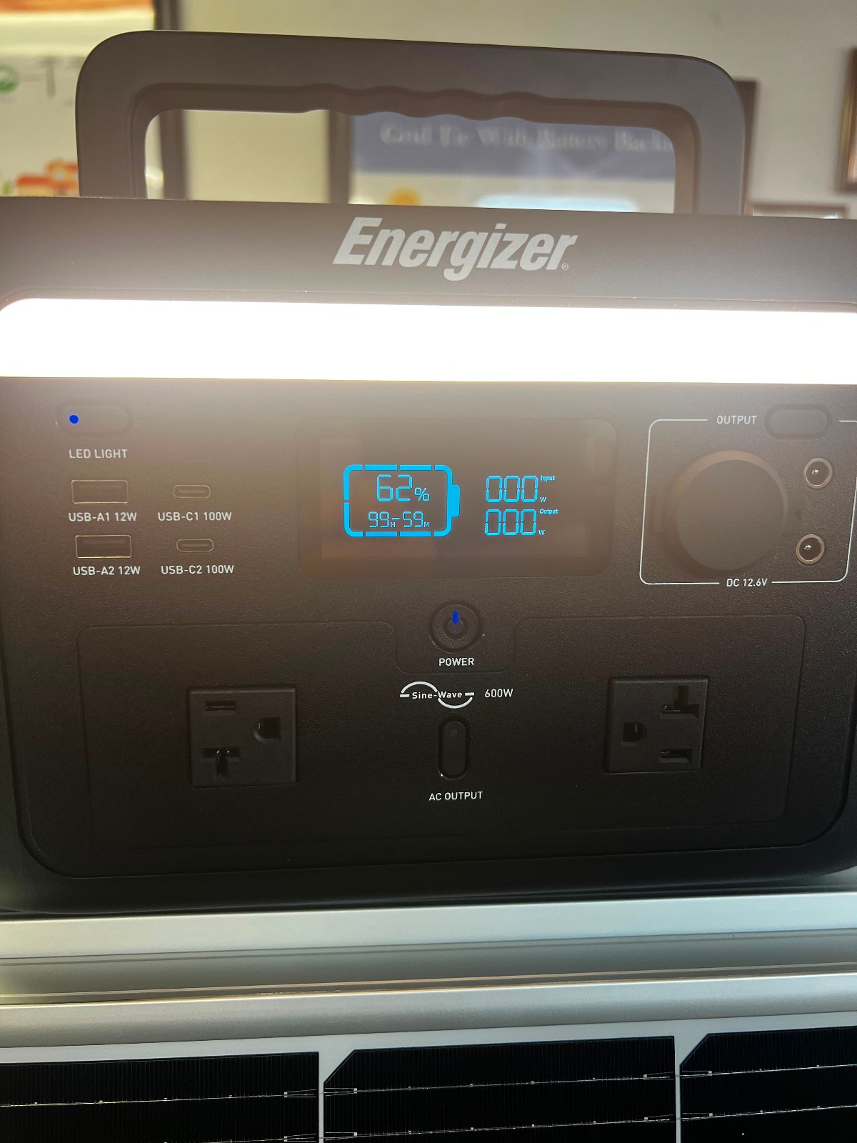 Energizer Solar Portable Power Station Peak 600, Solar Rechargeable, 512Wh