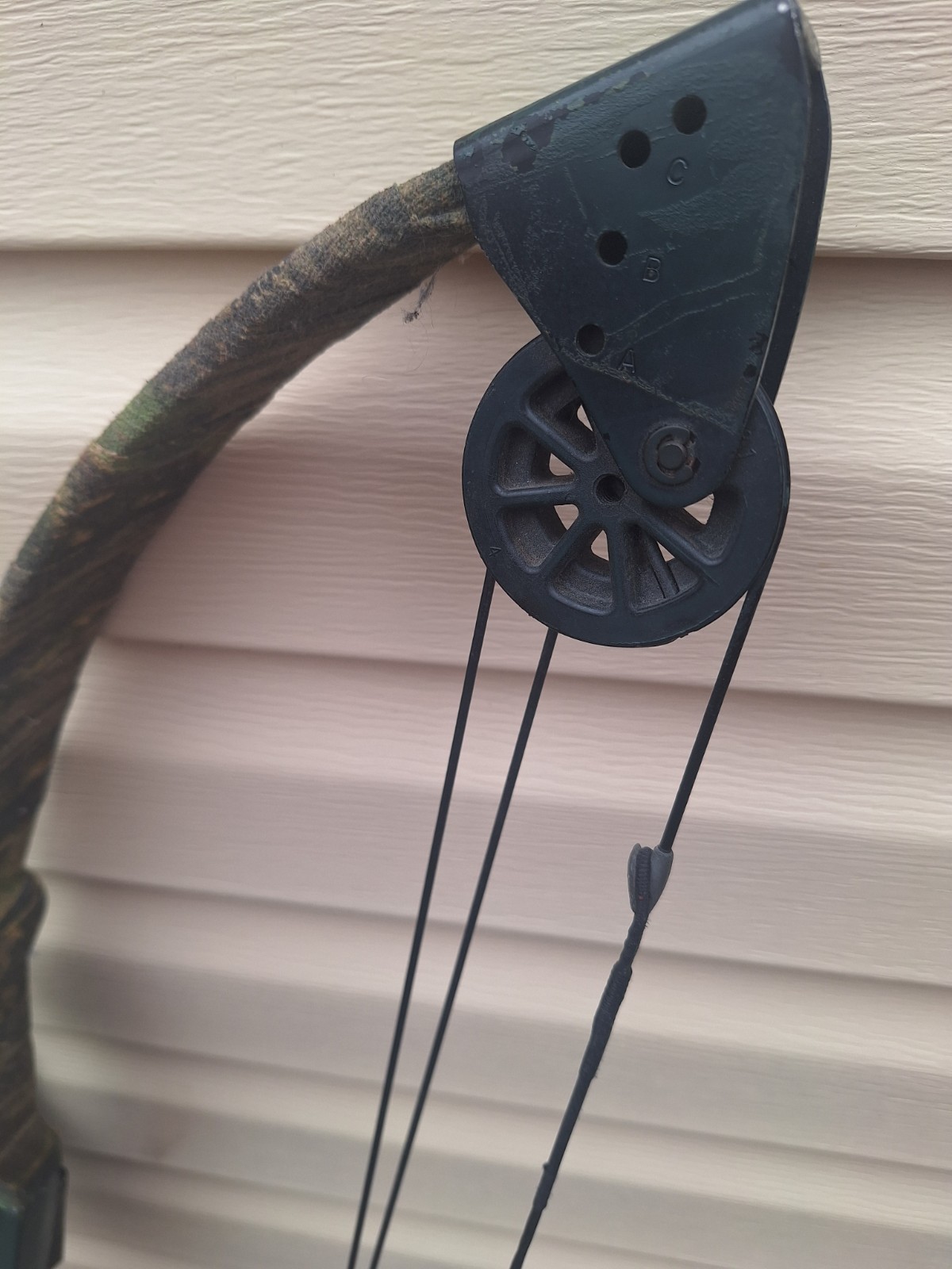Vintage Bear Archery Compound Bow – 1970s – No Stabilizer / No Release