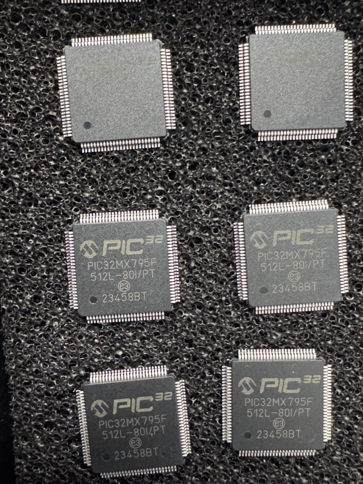 Microchip PIC32MX795F512L-80I/PT 32-bit Microcontroller 512K Flash 128K RAM LQFP