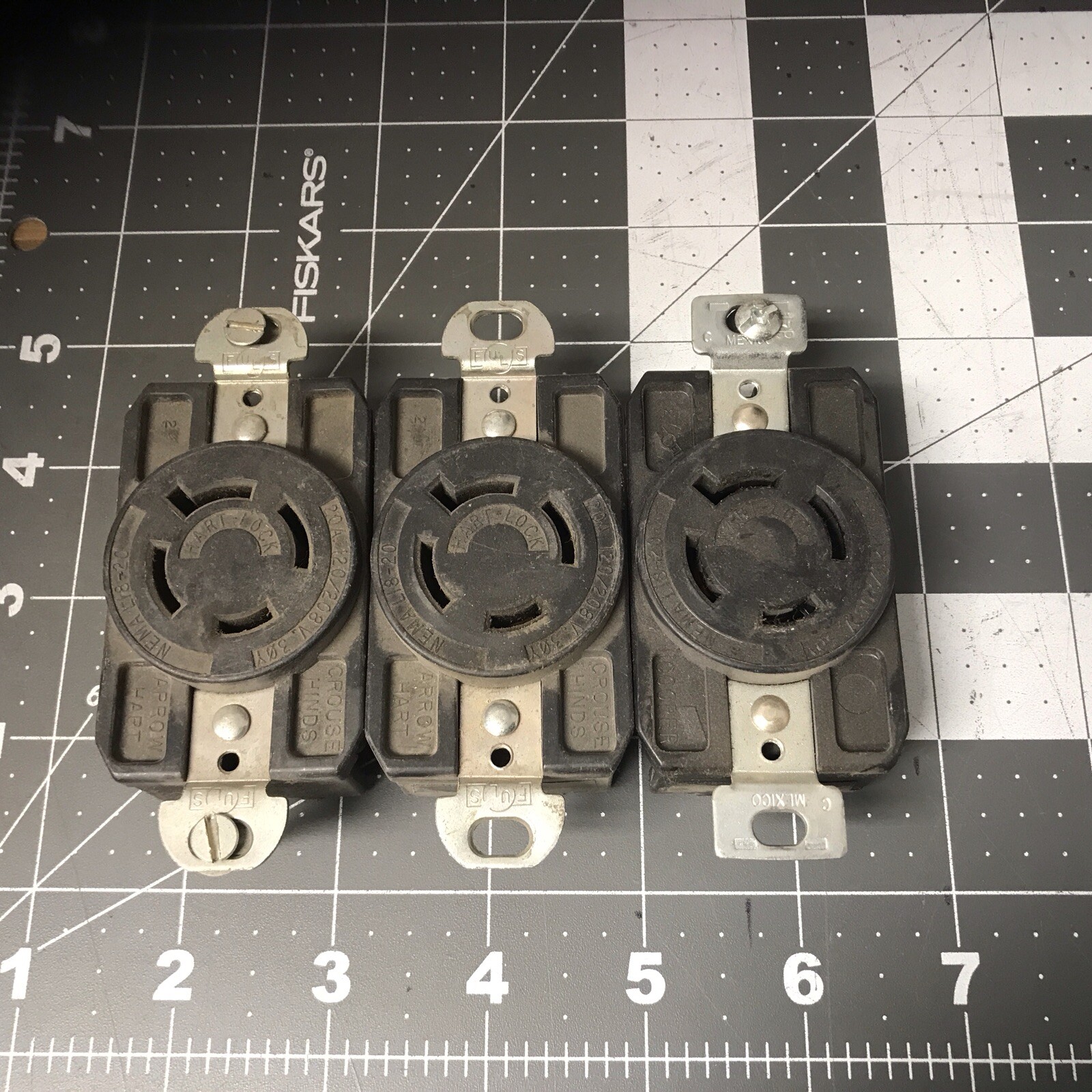 ARROW HART LOCK  L18-20 RECEPTACLE TWIST 20A125/250V (LA50W) LOT OF 3