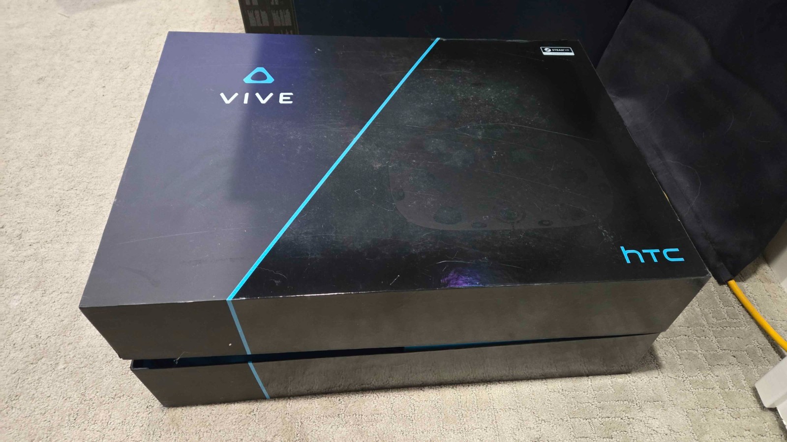 HTC Vive VR Headset Complete Set Full Kit System Steam VR PC Virtual Reality