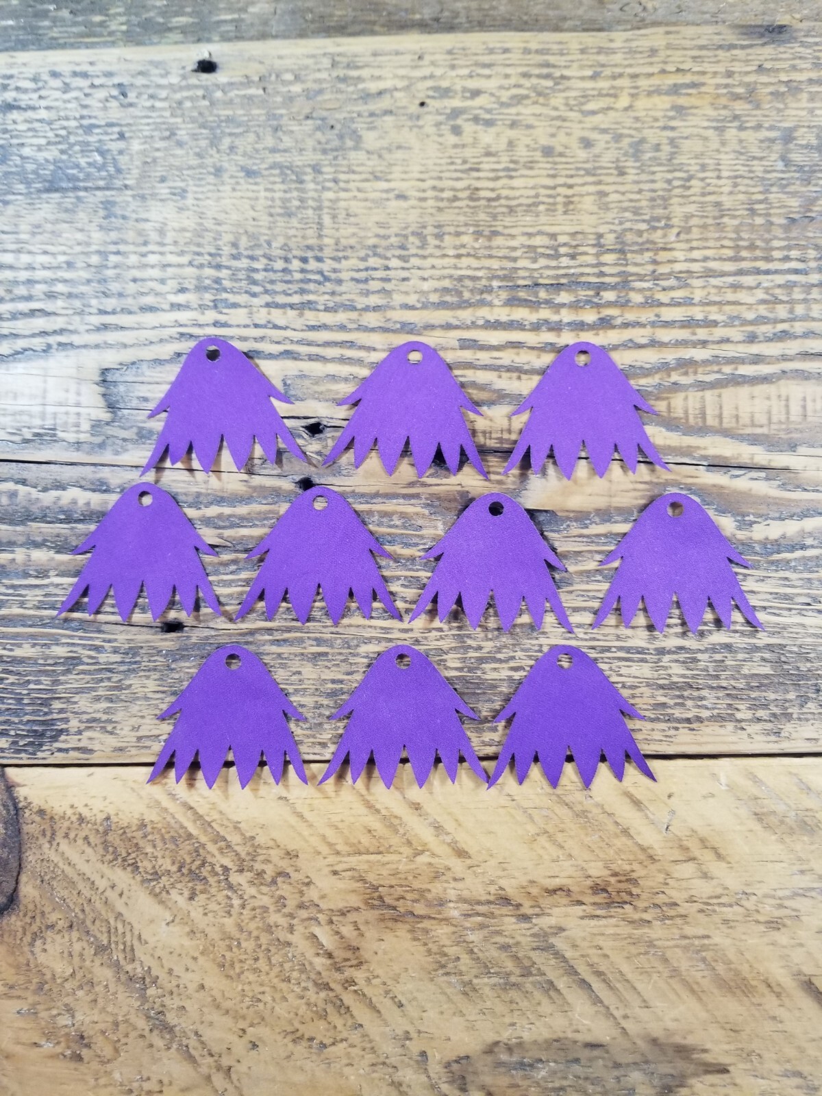 10 purple minifigure capes.  Lego compatible.