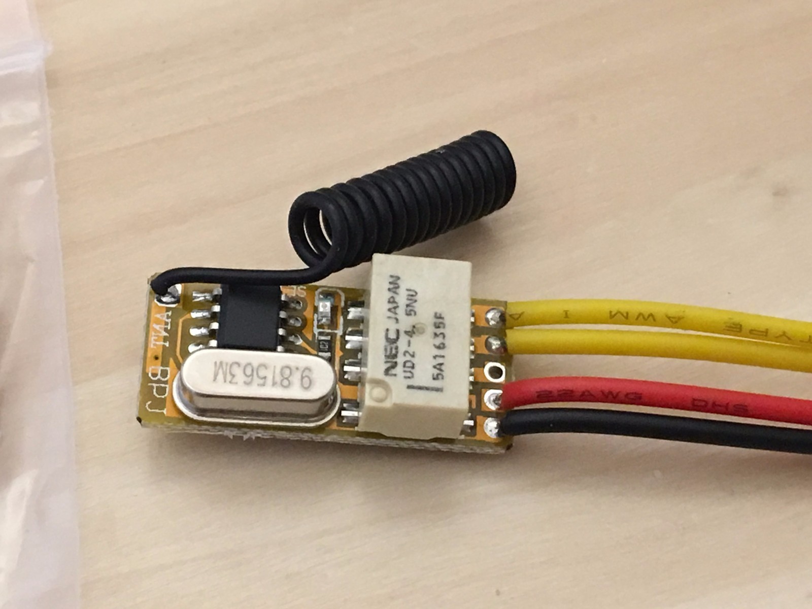 White small RF Wireless Remote Control Momentary/Toggle/Latch 3.7 - 12v A12