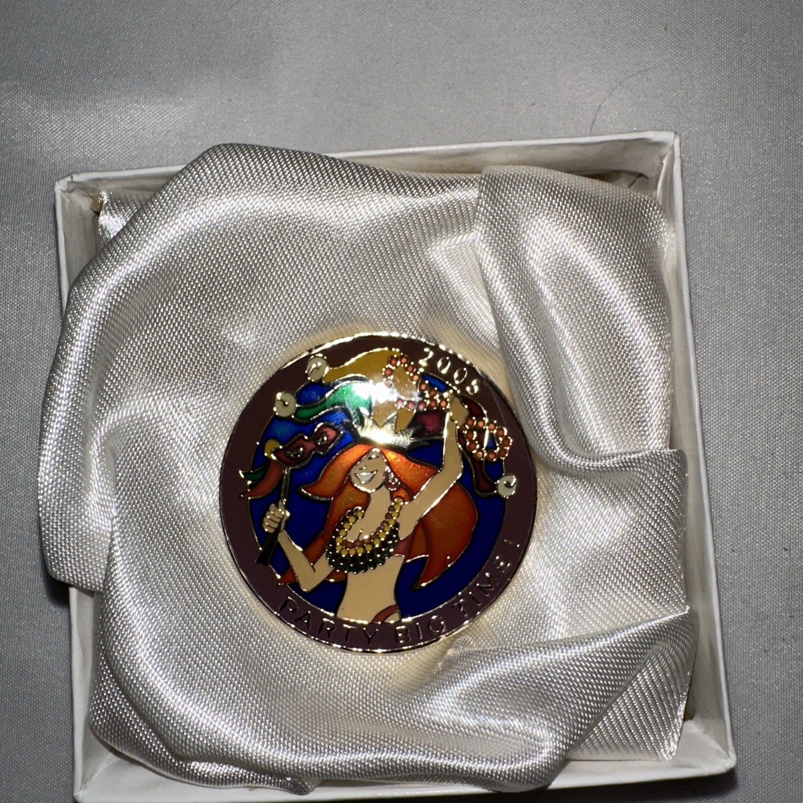 2005 Universal Studios Mardi Gras collectable Medallion