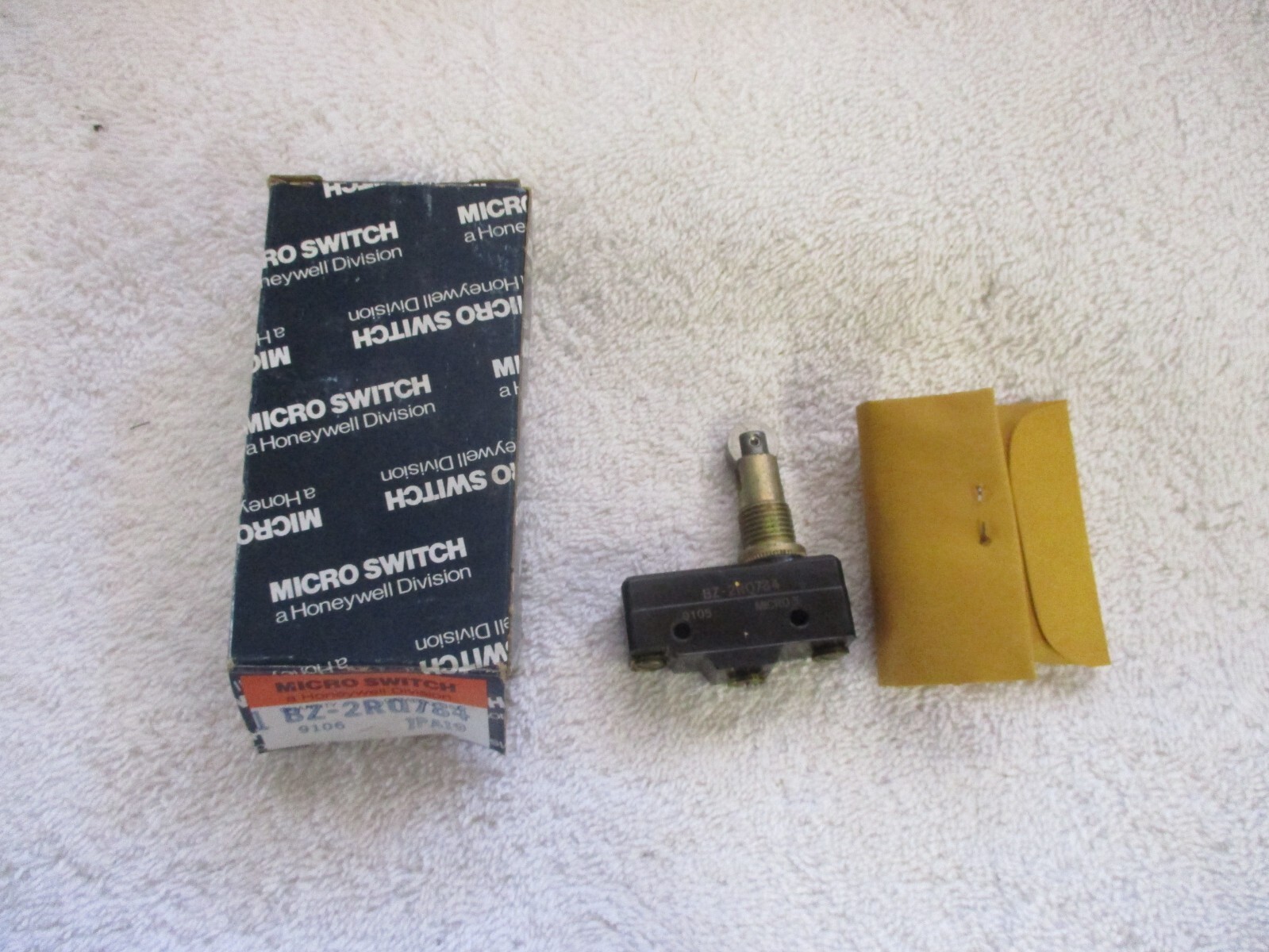NIB Honeywell MICRO SWITCH Basic Switch    BZ-2RQ784