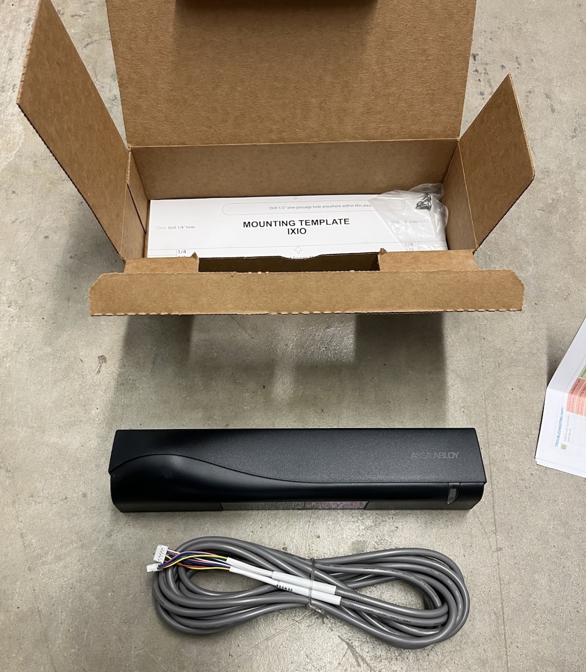 BEA IXIO-DT1 Activation and Pedestrian Door Safety Sensor ASSA ABLOY SC53-M PNP