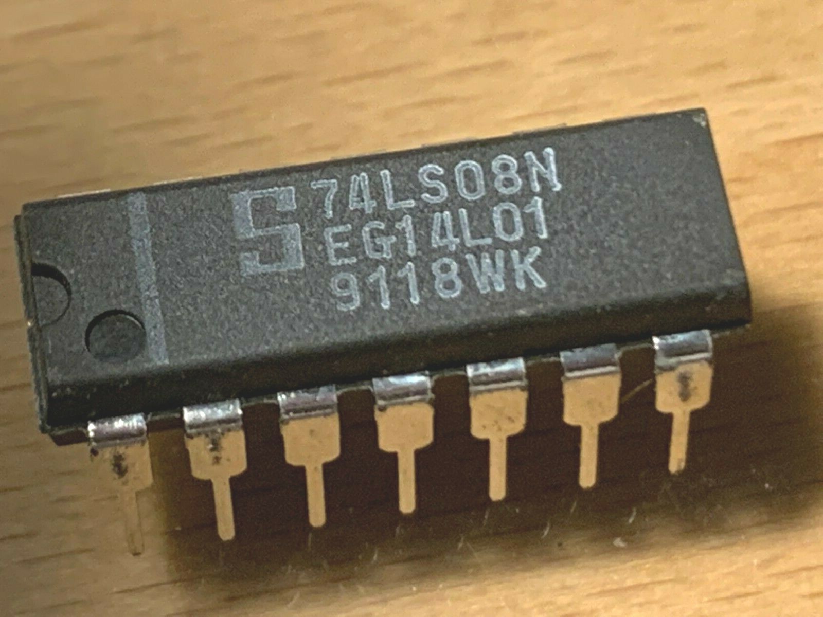 74LS08N - Signetics IC -  Quadruple 2 Input Positive AND Gate,  DIP-14.