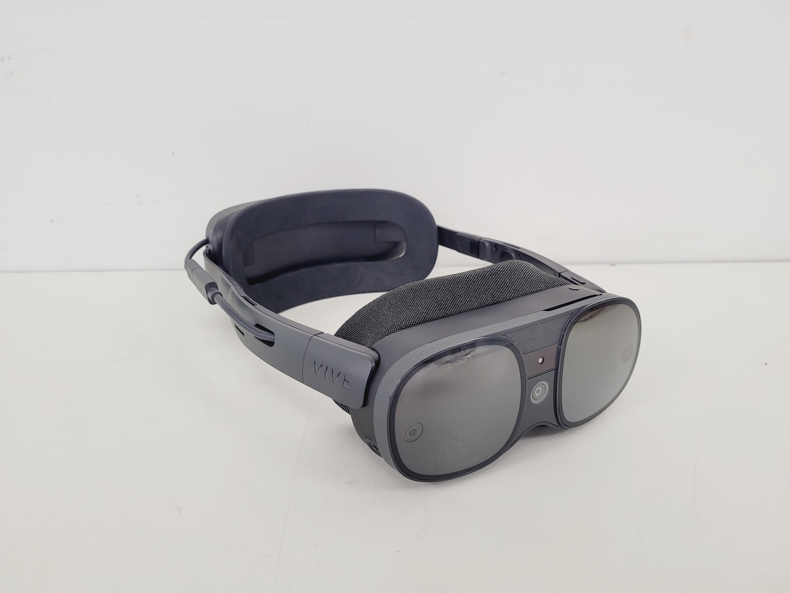 HTC Vive XR Elite w/ Controllers All-In-One VR and MR System (No Box)