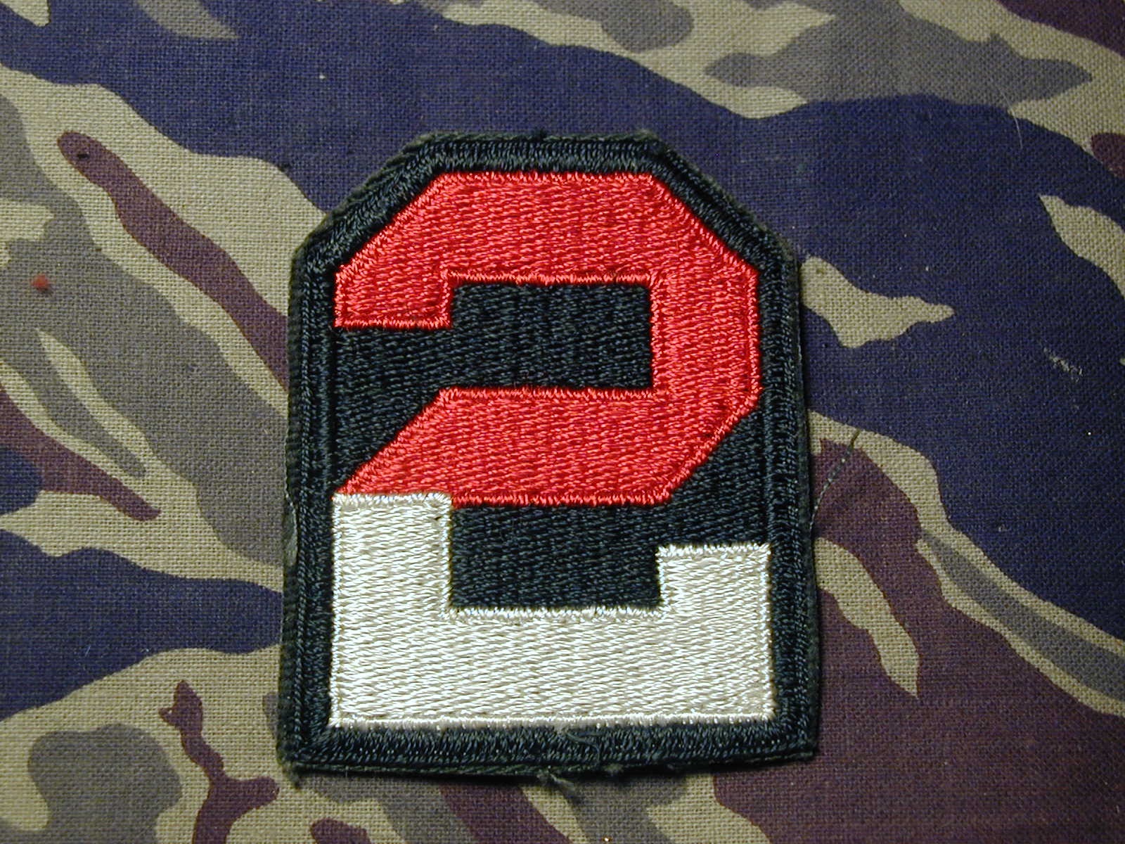 Older vintage 2nd United States Army color shoulder patch flat cut edge US Army