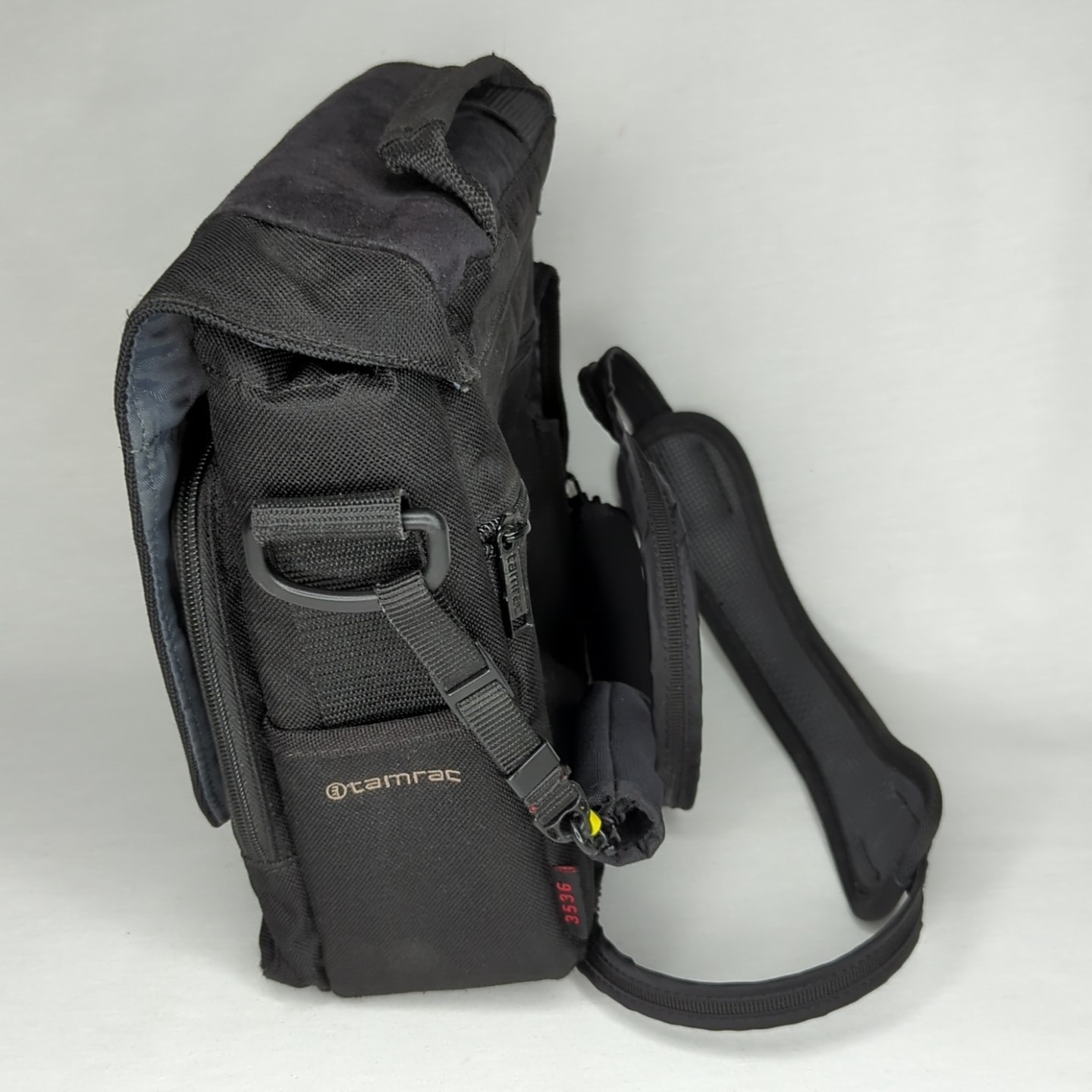 Tamrac 3536 Compact Messenger Camera Bag Black Foam Padded
