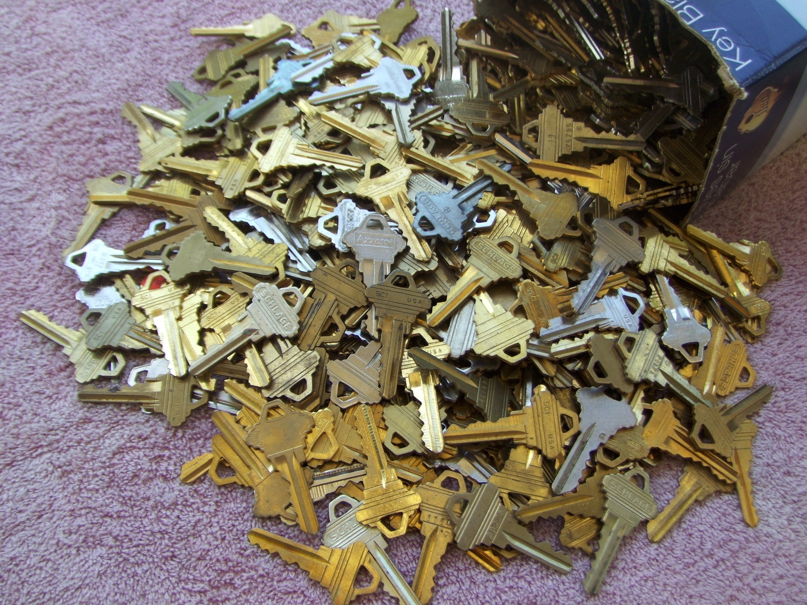 Lot of 1 pound house SCHLAGE keys   SOME FIT IN YOUR  DOOR LOCK??