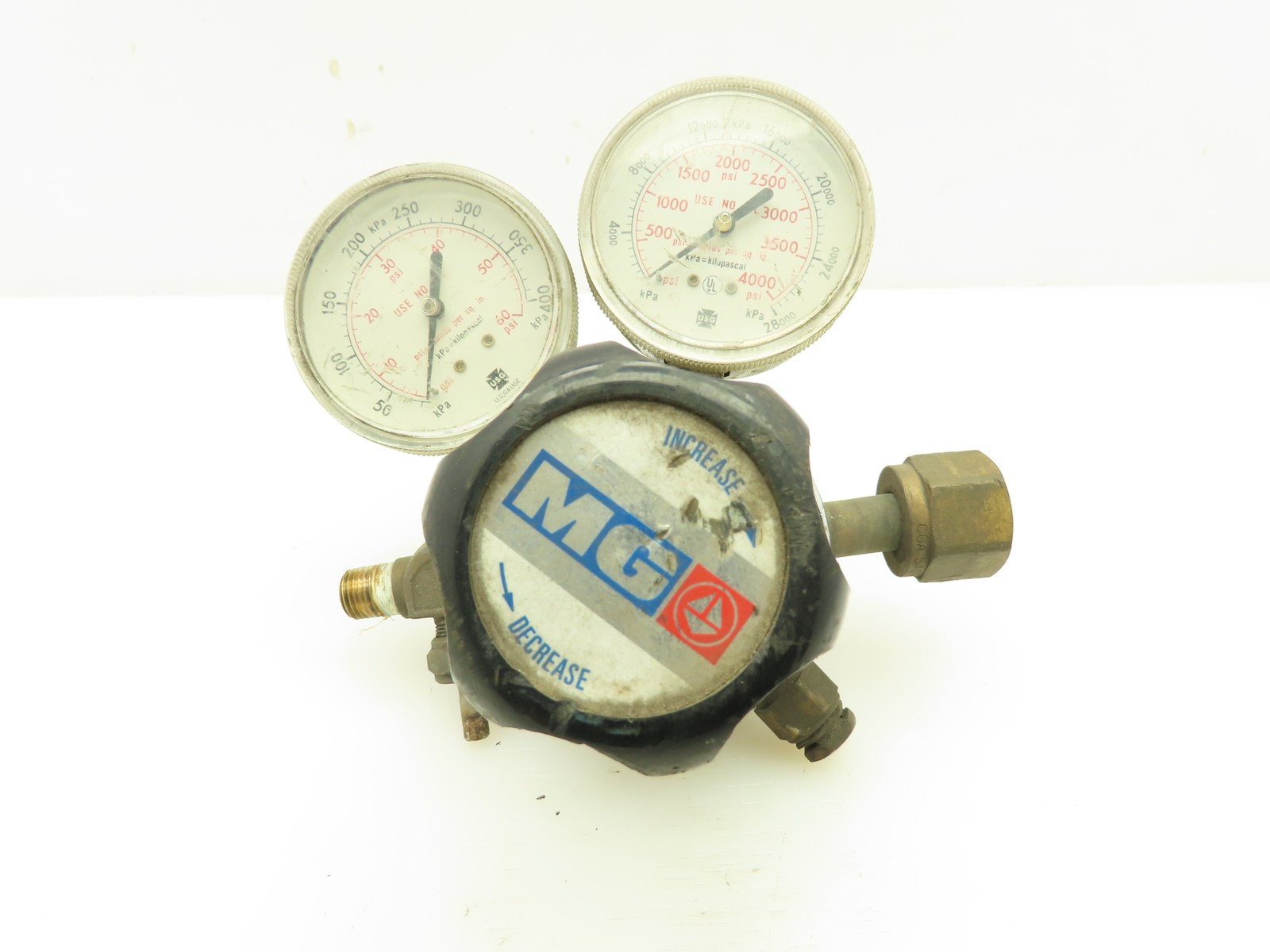 MG Industries LV33464 Dual Gauge Gas/Pressure Adj. Reg. Model 158 4000PSI 60PSI