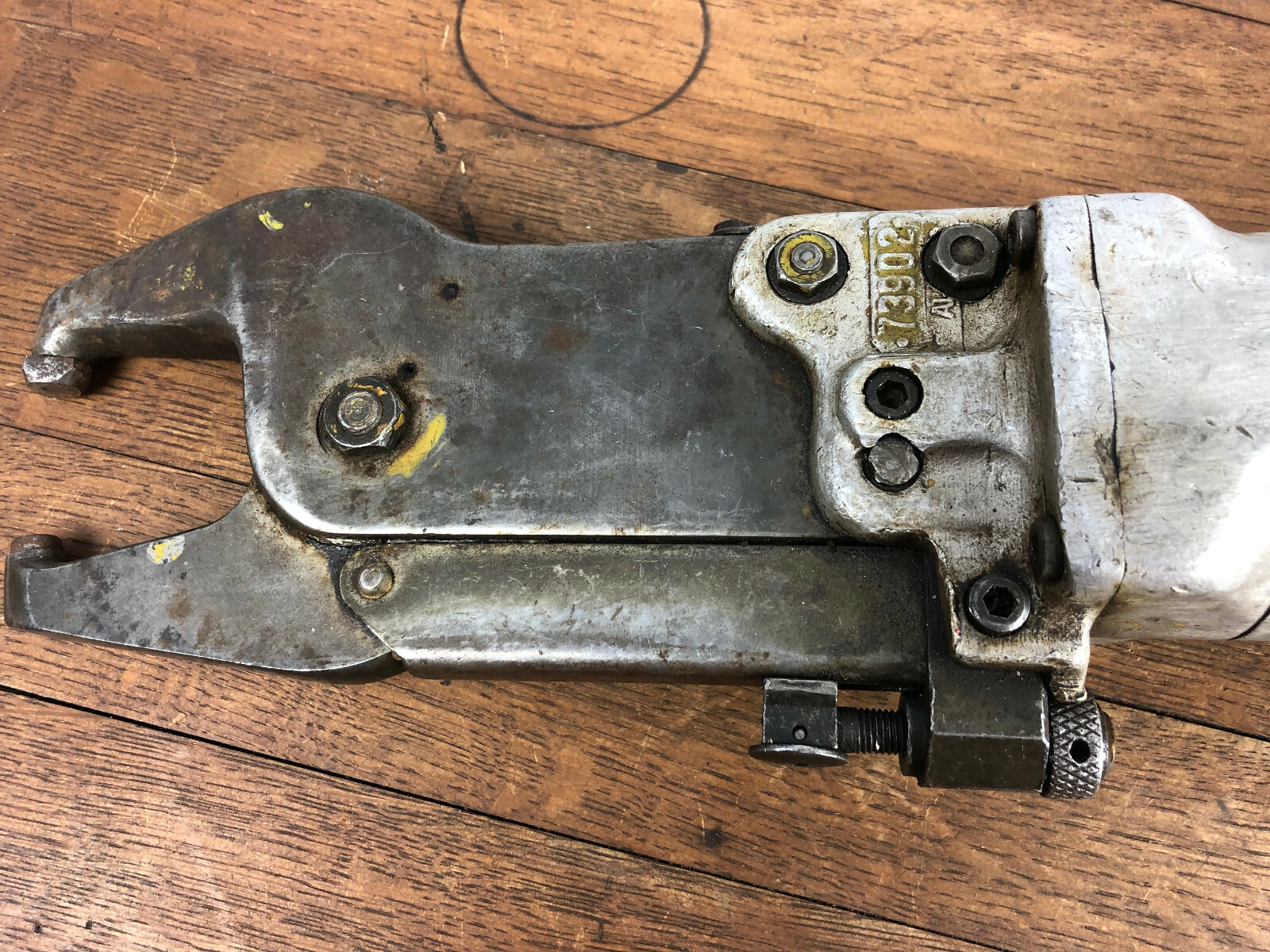 CHICAGO PNEUMATIC MODEL CP 251 PNEUMATIC COMPRESSION RIVETER RIVET SQUEEZER