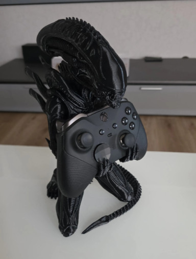 ALIEN controller stand for Playstation and Xbox