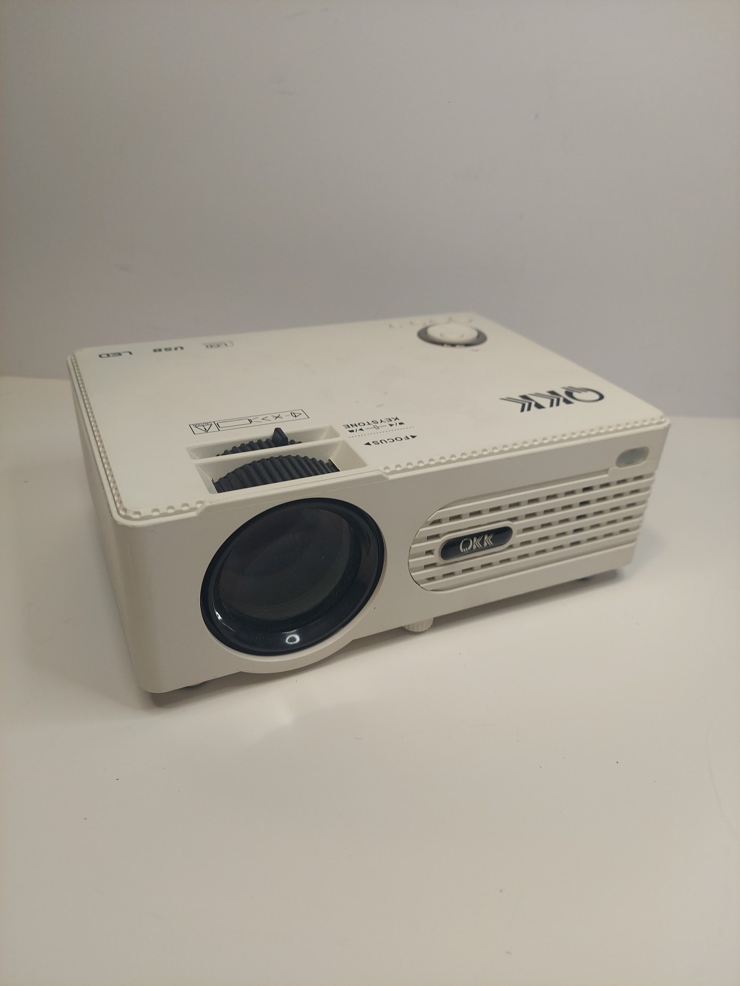 QKK Qk-01 Mini Portable Projector White Tested ... No Chord Included