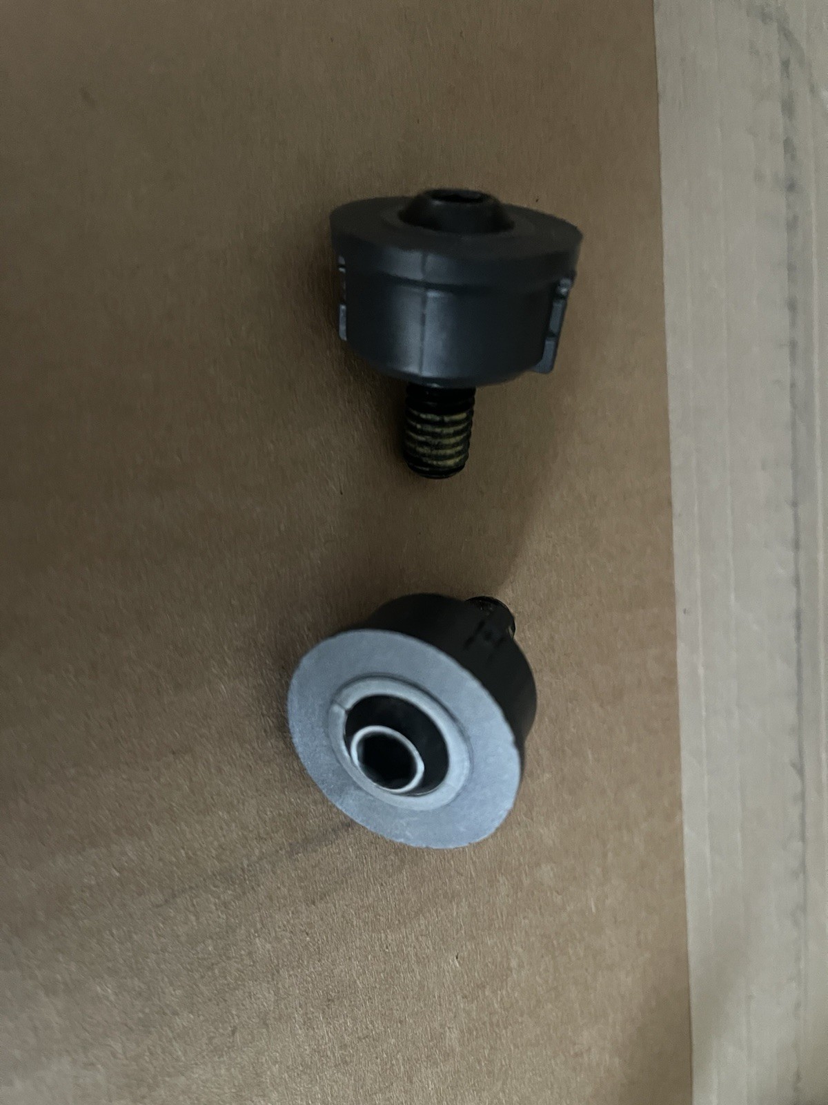 Herman Miller Aeron Chair Seat Bolt Hip pivot bearing part screw Set Remastered
