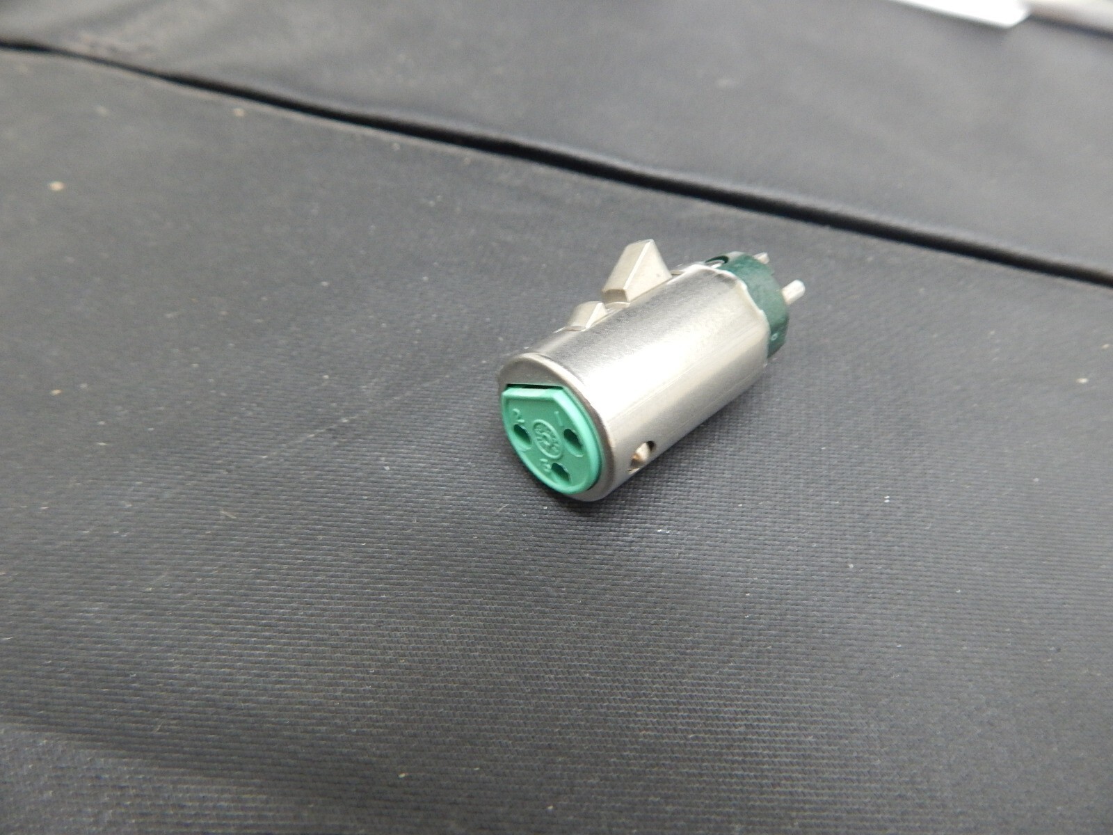 SWITCHCRAFT QG3FPC FEMALE CIRCULAR MICROPHONE CONNECTOR 3 PIN -USA FAST SHIPPING