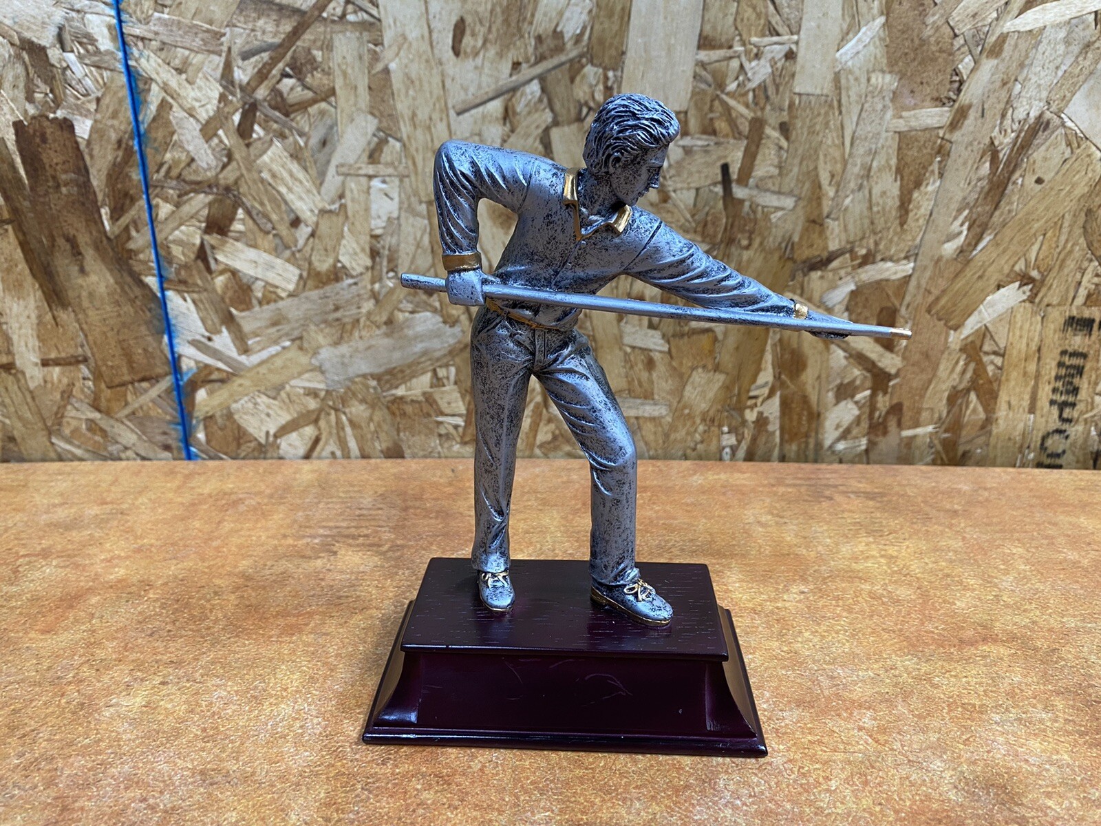Resin Sculpture Billiards / Pool  Trophy Male Used 6' Tournament Cue Sliver Gold