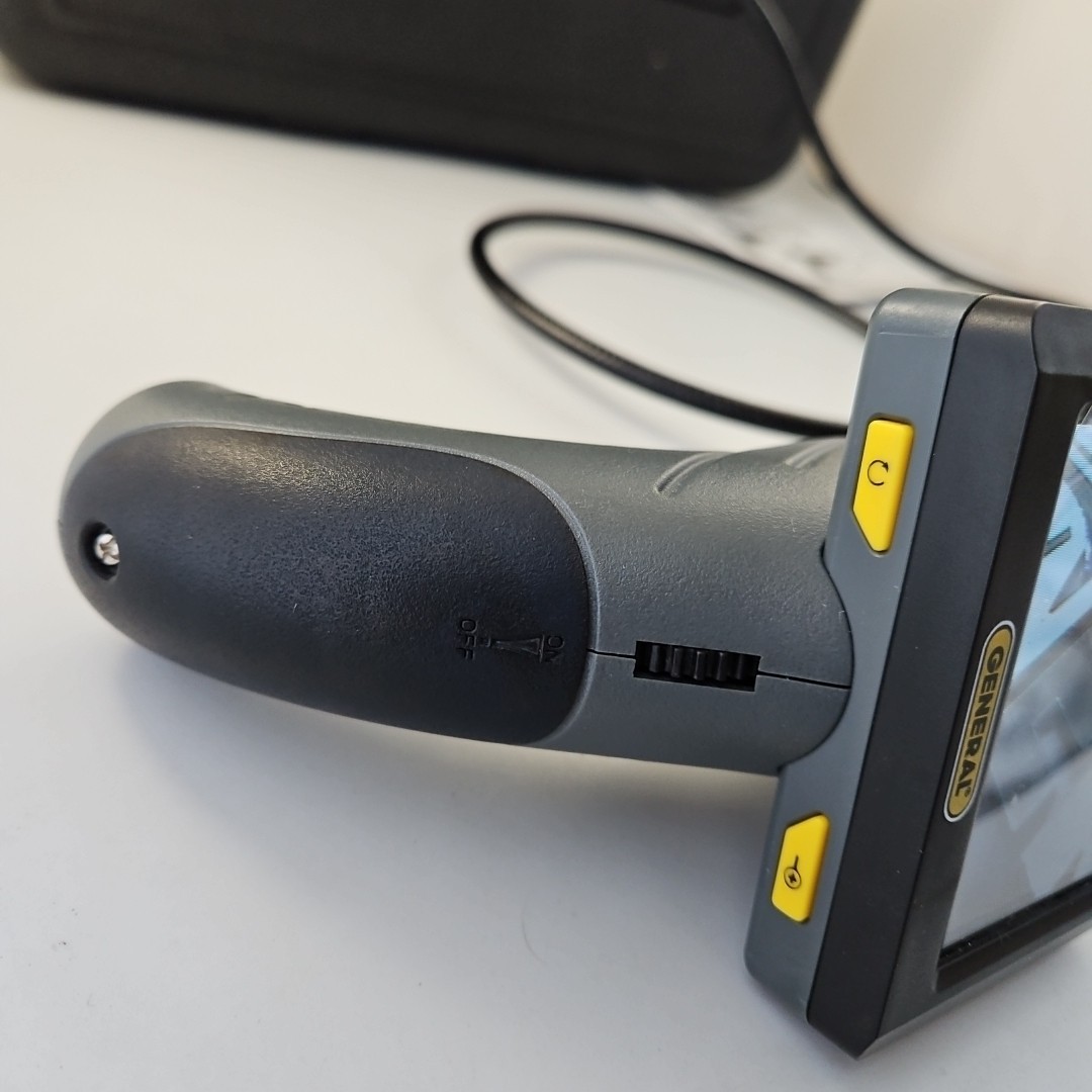 General - Camera Borescope 3.5 In. Screen & 9mm Probe DCS300-09