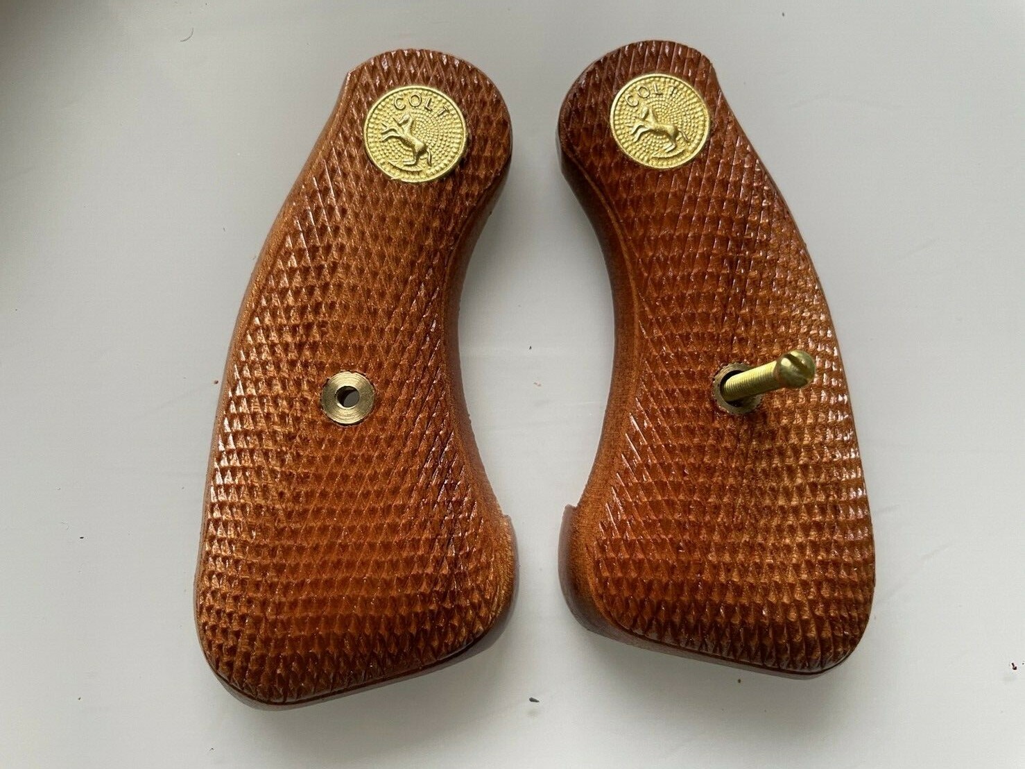 HANDLE GRIPS FOR COLT D FRAME SHORT SQUARE BUTT DETECTIVE DIAMOND BACK CHECKERED