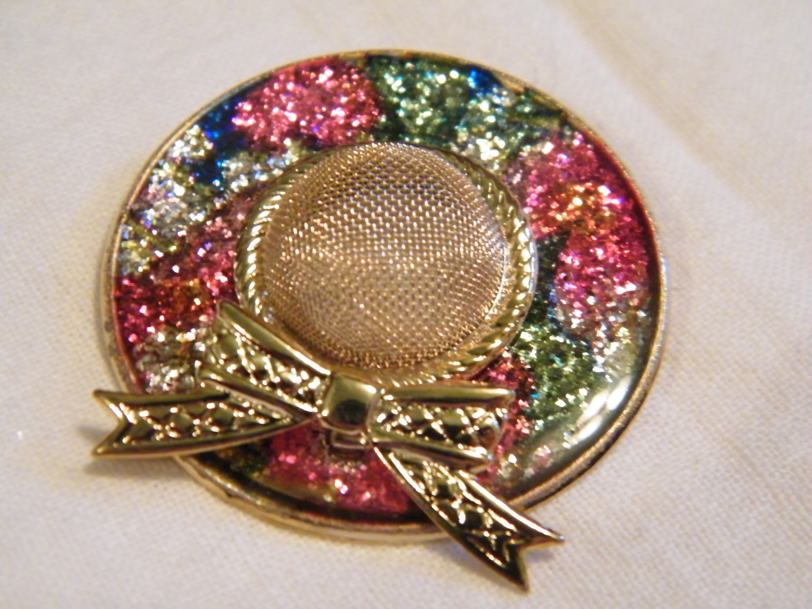 Beautiful Brooch Pin Gold Tone Hat Colorful Brim Bow CUTE