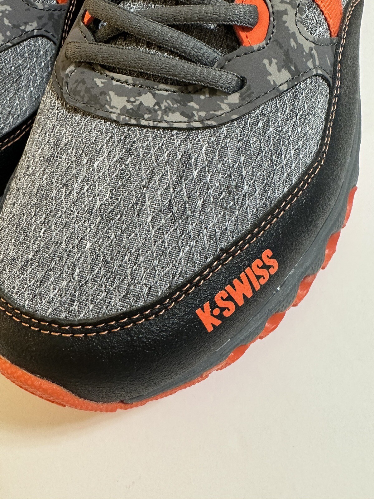 NEW KSwiss Mens Tubes Trail Comfort 200 Gray Orange Running Shoes Size 9