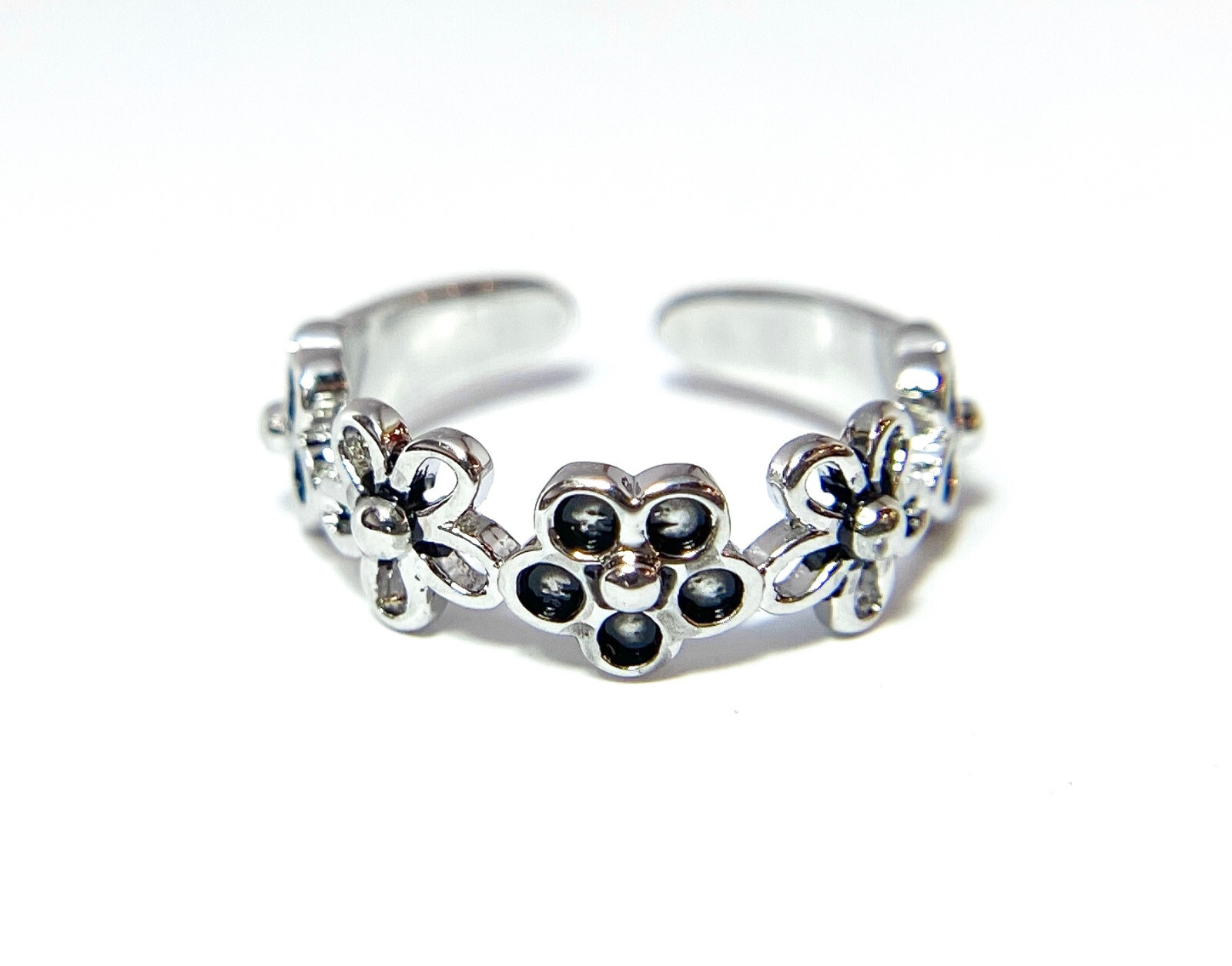 Linked Five Petal Flowers Adjustable Mid Ring / Toe Ring