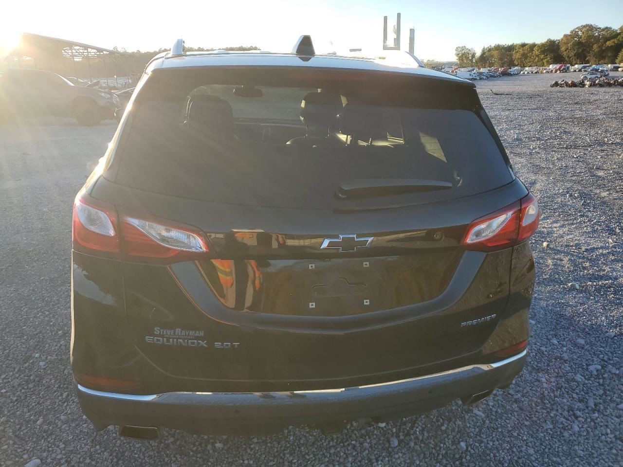 EQUINOX 2019 Glove Box 4935673