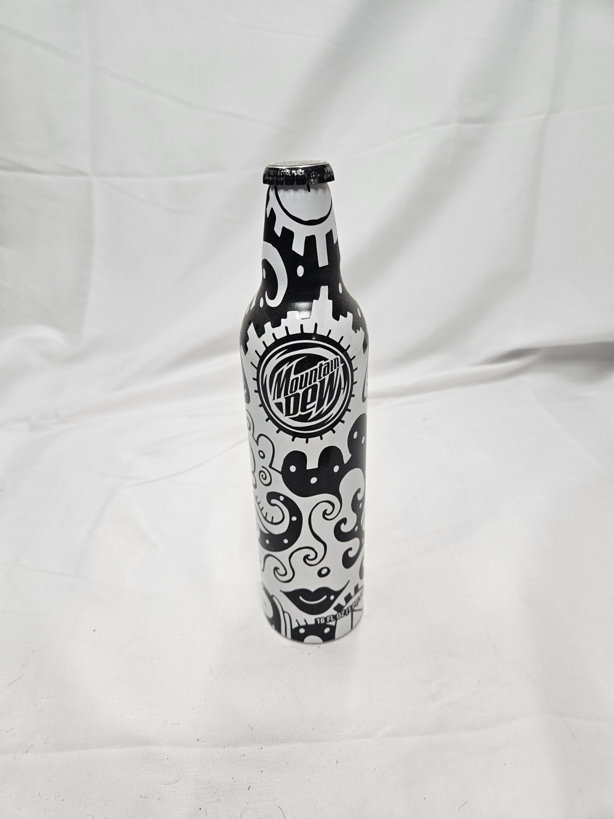Mt Dew Aluminum Cat Green Label Art Black White Face Lips