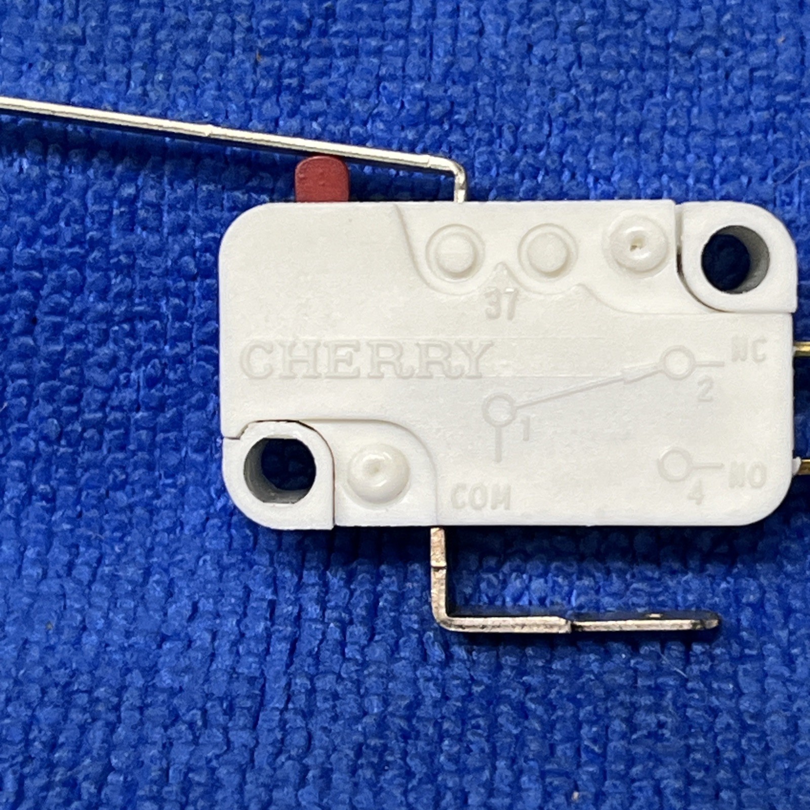 CHERRY ~ D44LR1ML ~ SWITCH SNAP ACTION SPDT 10A 125V