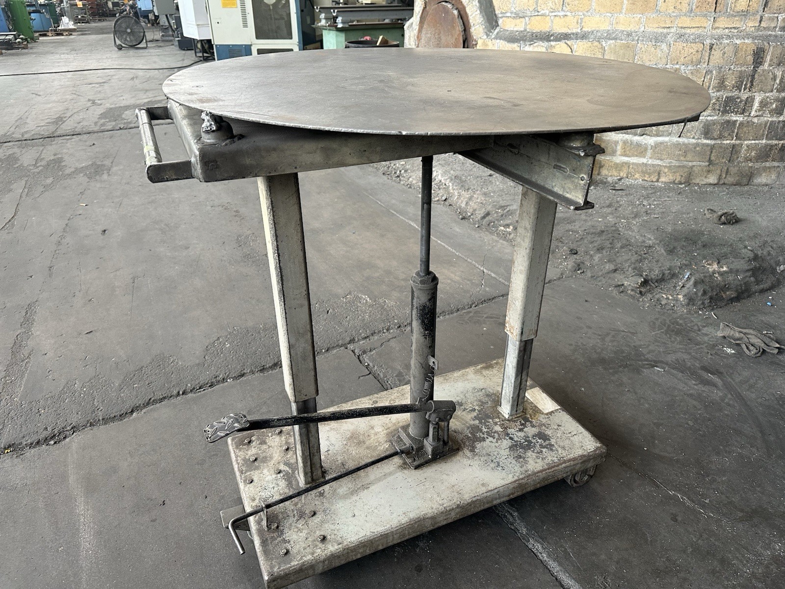 37” X 42” Round 2 Post Hydraulic Welding Tables On Wheels