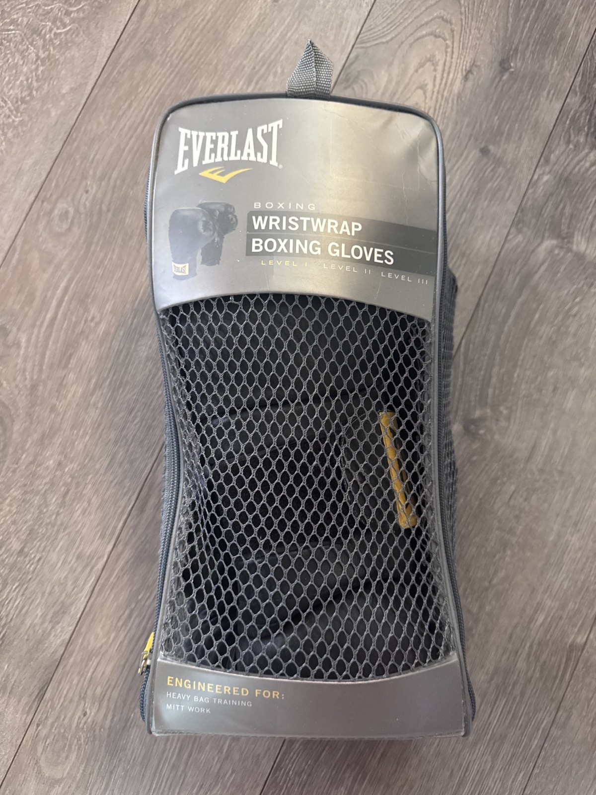 Everlast Level 1 Wrist Wrap Boxing Gloves - Great Condition