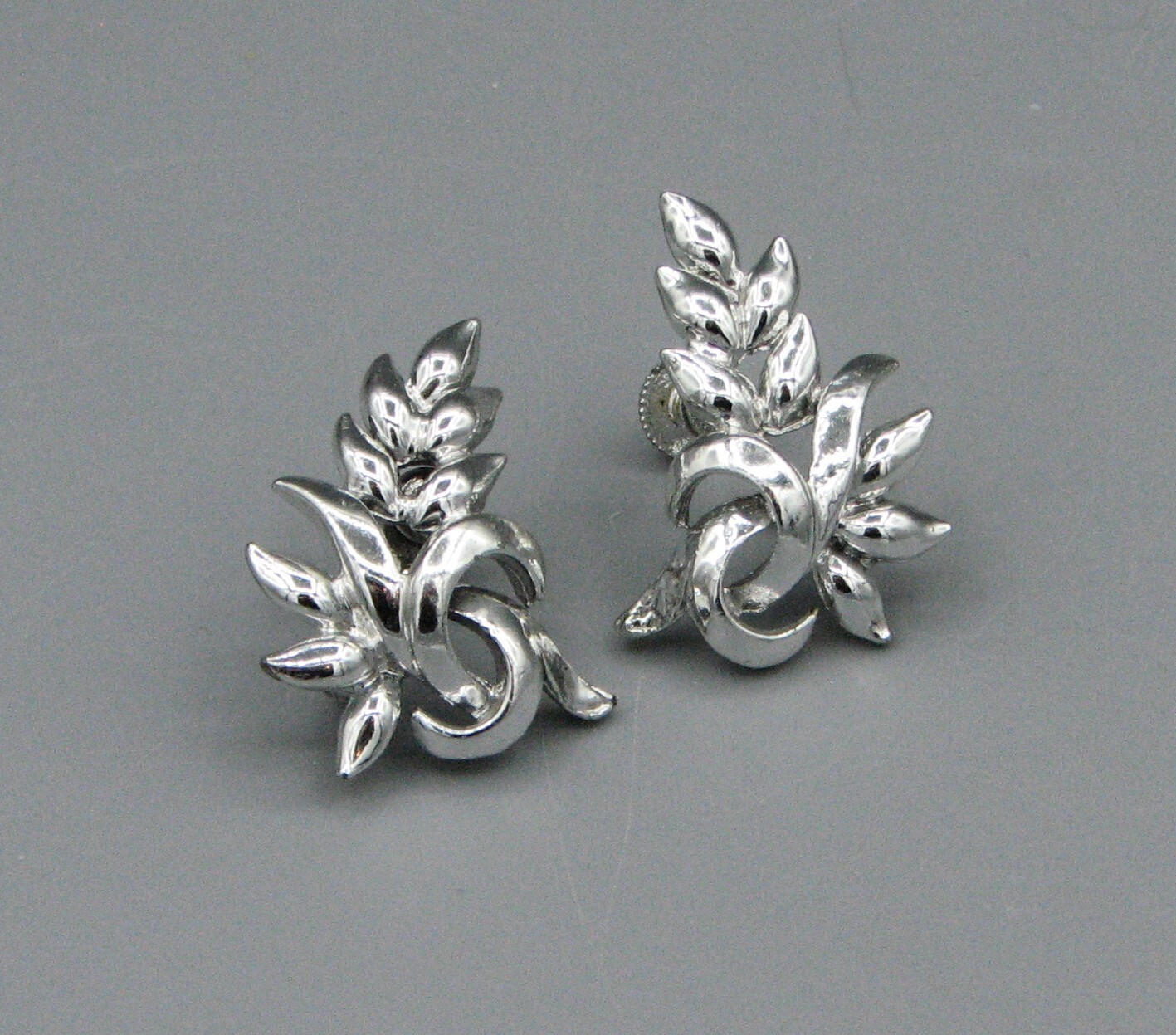 Vintage Coro Gleaming Silver Plated Leaf Earrings #5469 Gift Box Free Shipping