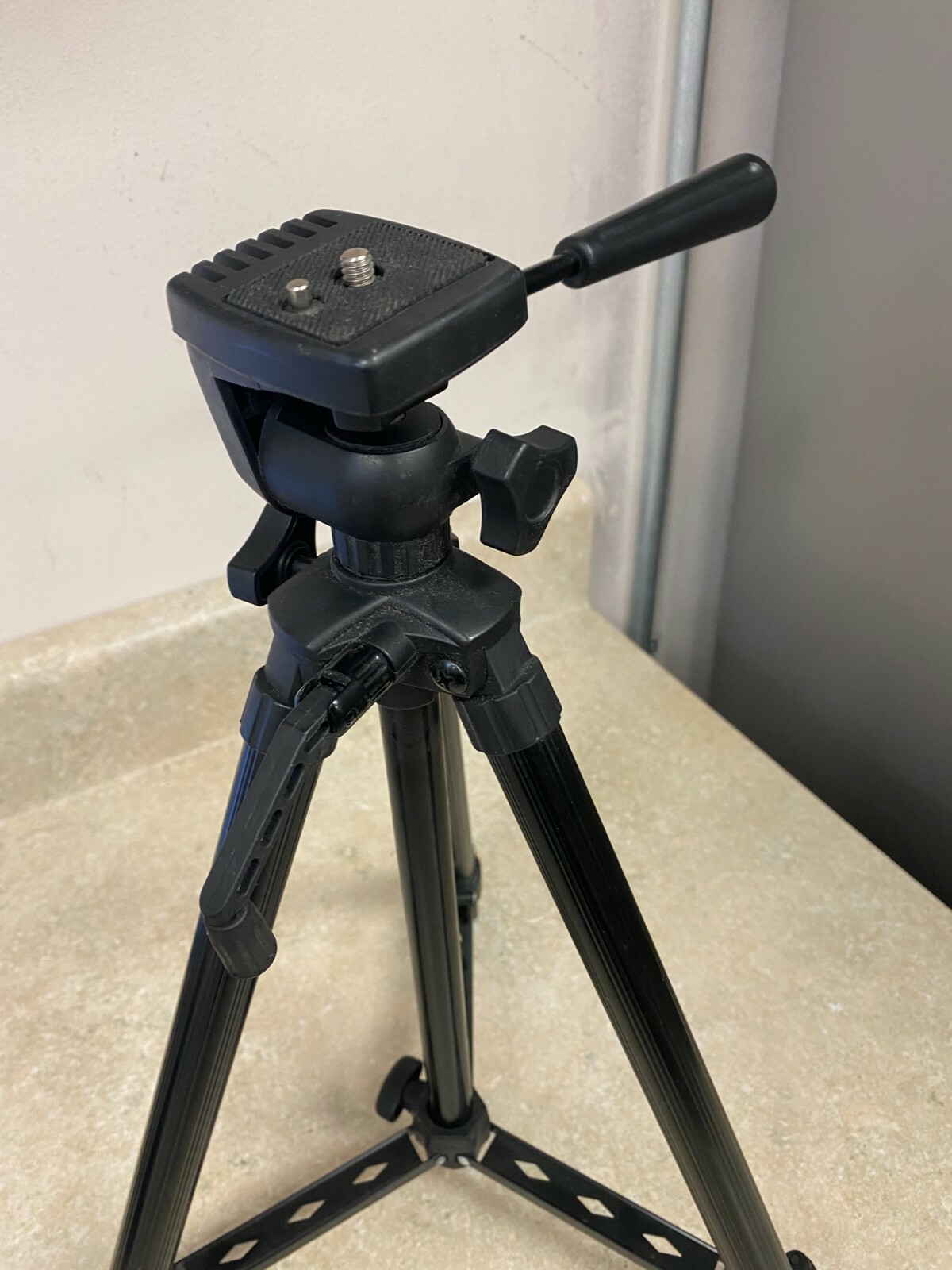 SONY TRIPOD CAMERA STAND