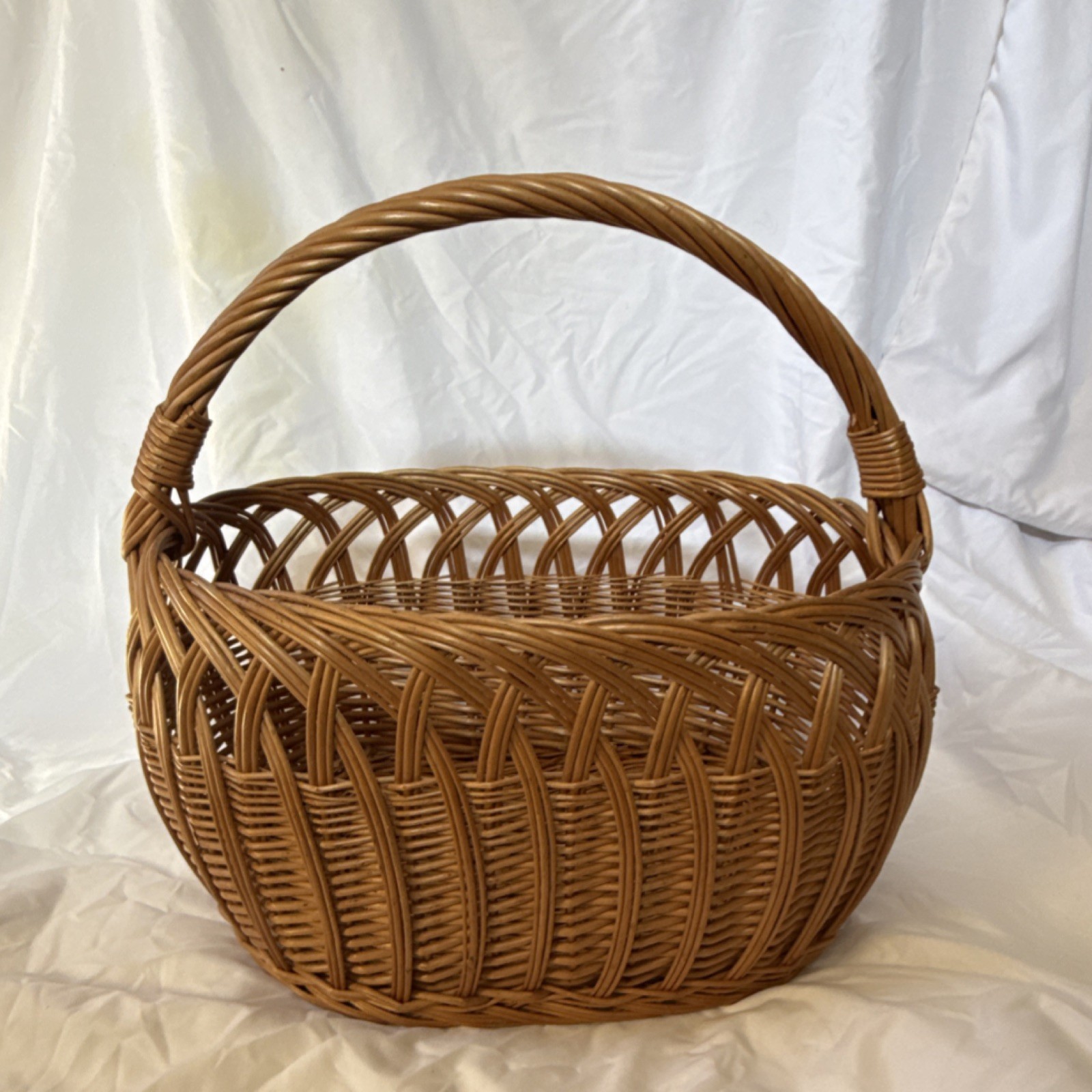 Vintage Country Style Wicker Oval Basket with Handle
