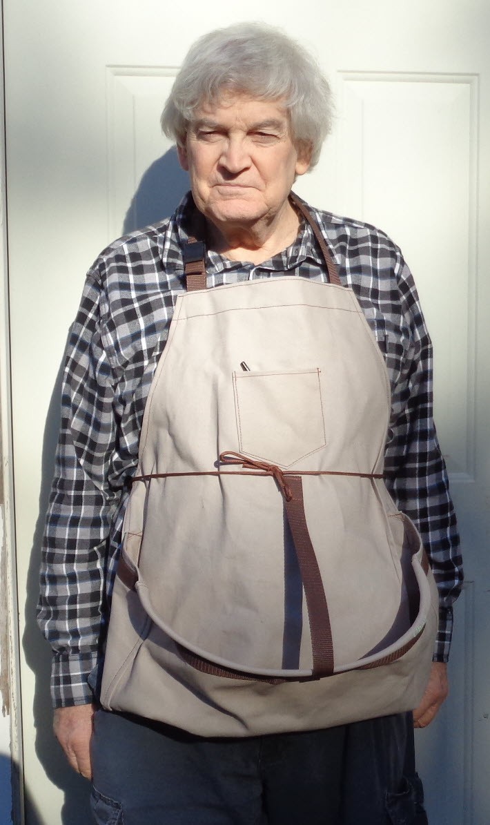 WOOD CARVERS APRON  BY CHAG NY DESIGNS 50%/50% COTTON /POLYESTER -2025003TBR