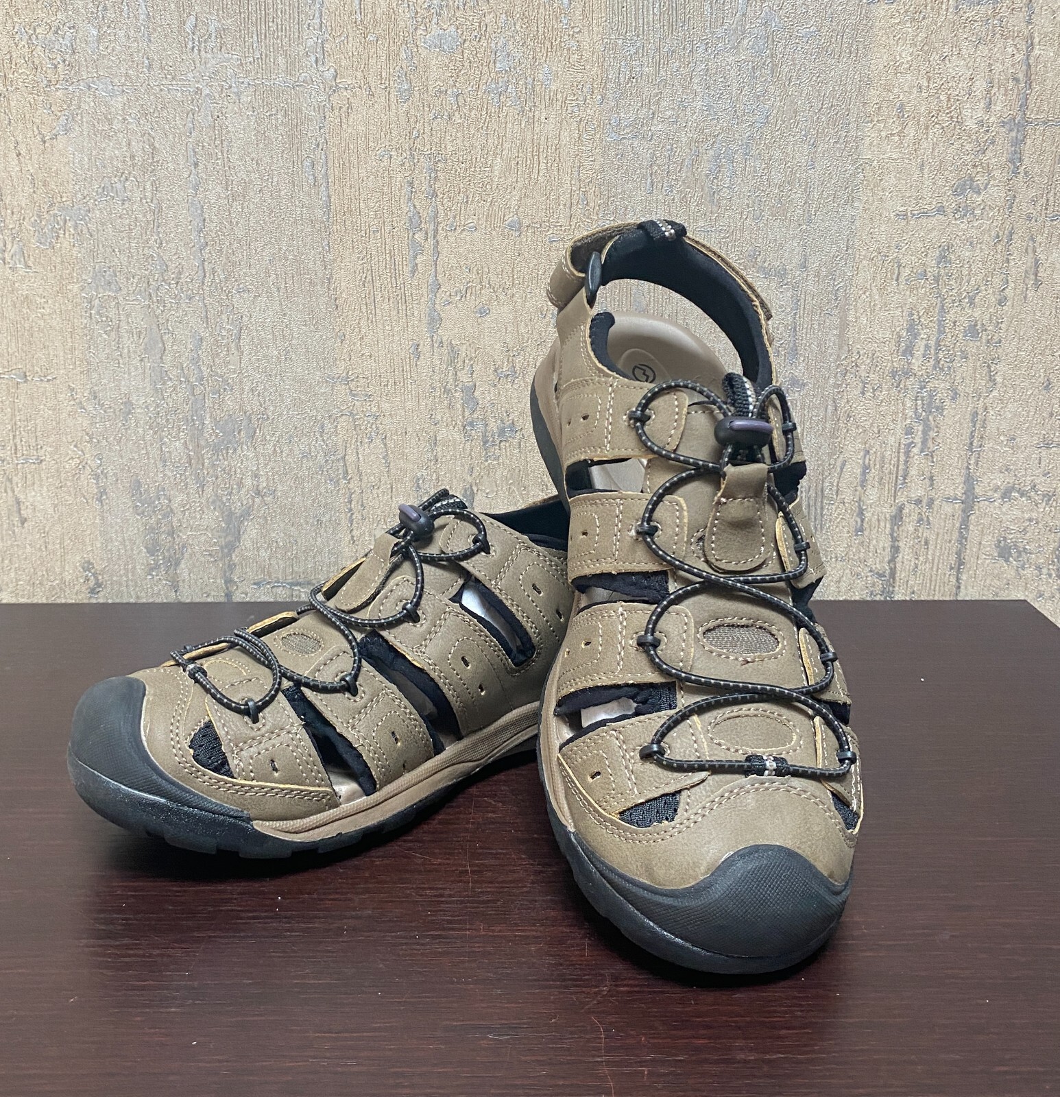 Magellan Outdoor Men's Gulftride II size 8M  Sandals Brown