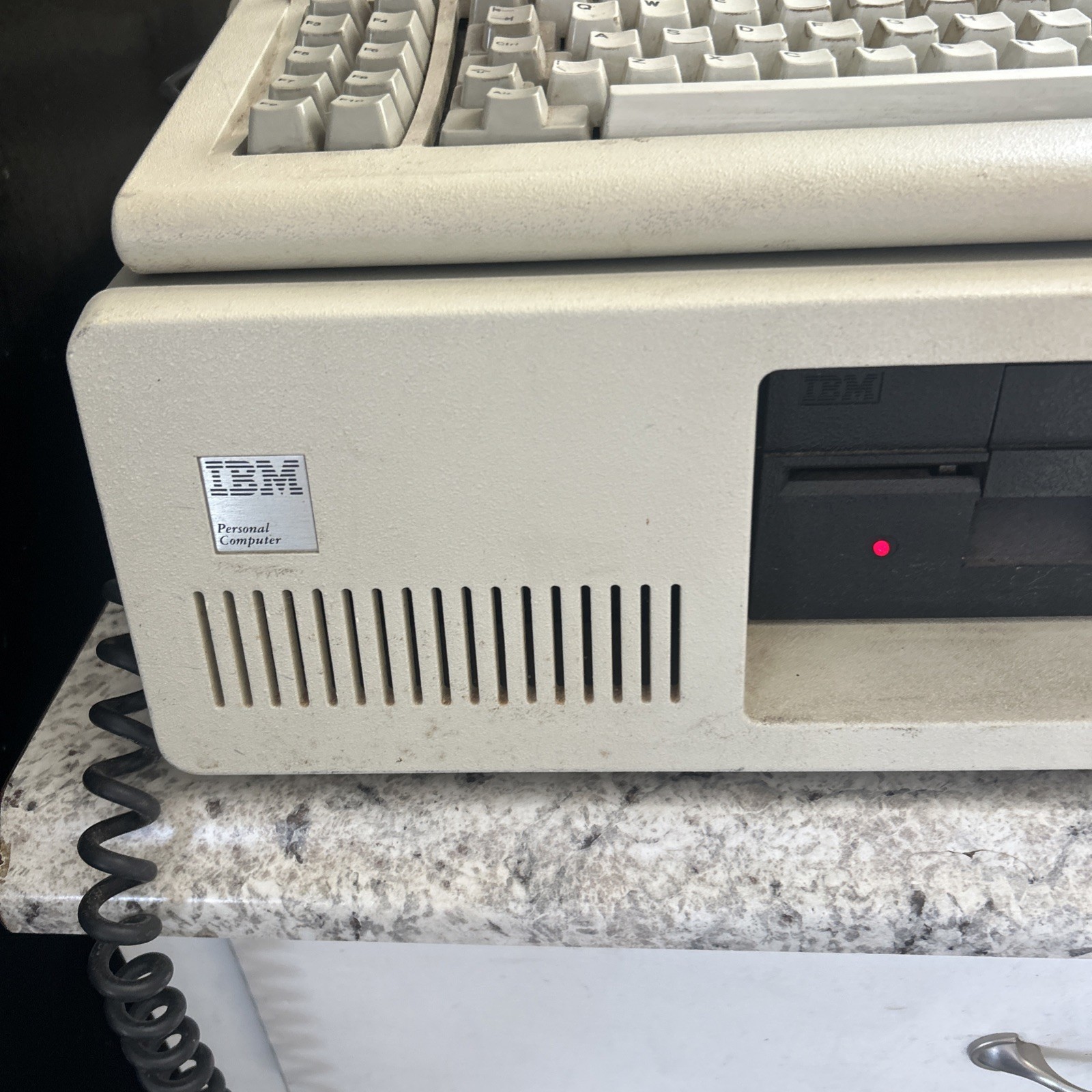 IBM 5150 - Dual Floppy - MDA & CGA - 640k - Original Model Keyboard powers on