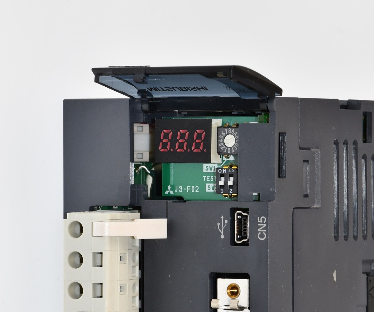 Mitsubishi MR-J3-70B-RJ004 CNC Controller