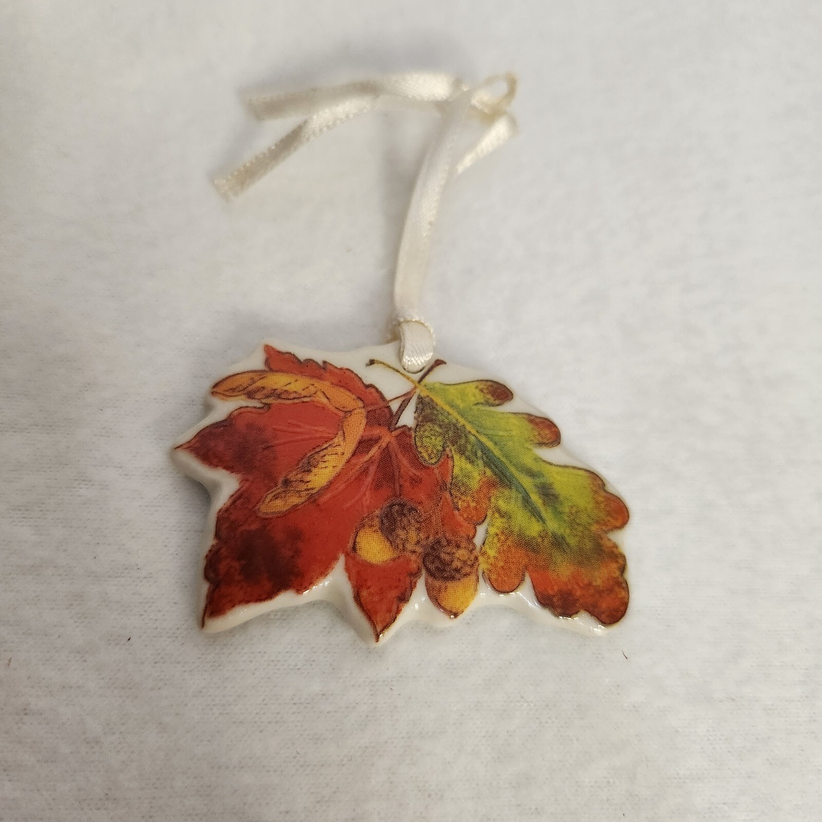 Longaberger Porcelain Colorful Autumn Fall Foliage Leaf Basket Tie On #23526 EUC