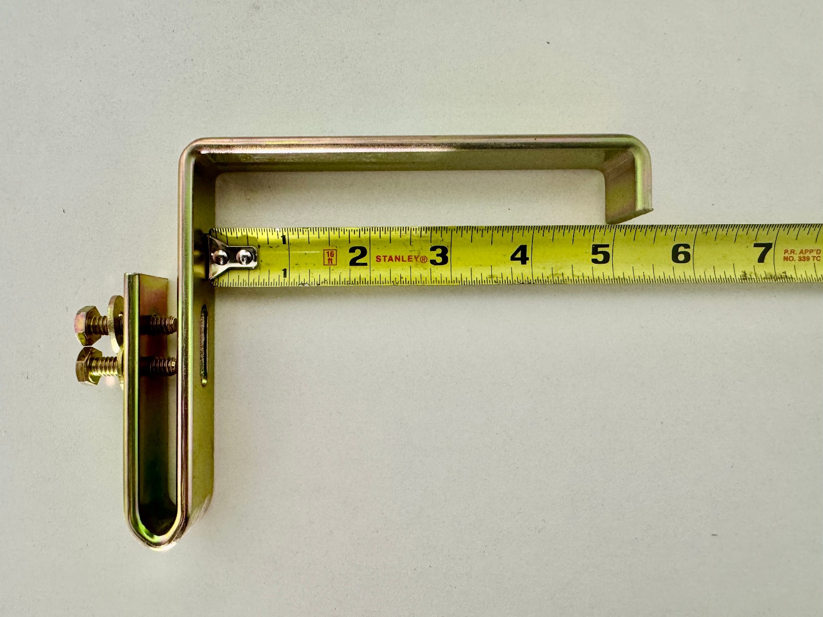 Cable Ladder Rack L-Bracket, Power Cable Support J-Bracket Yellow