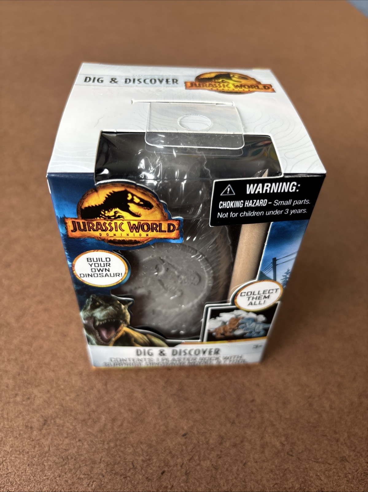Jurassic World Dominion Dig & Discover Dino Includes Plaster Rock, Tool & Model