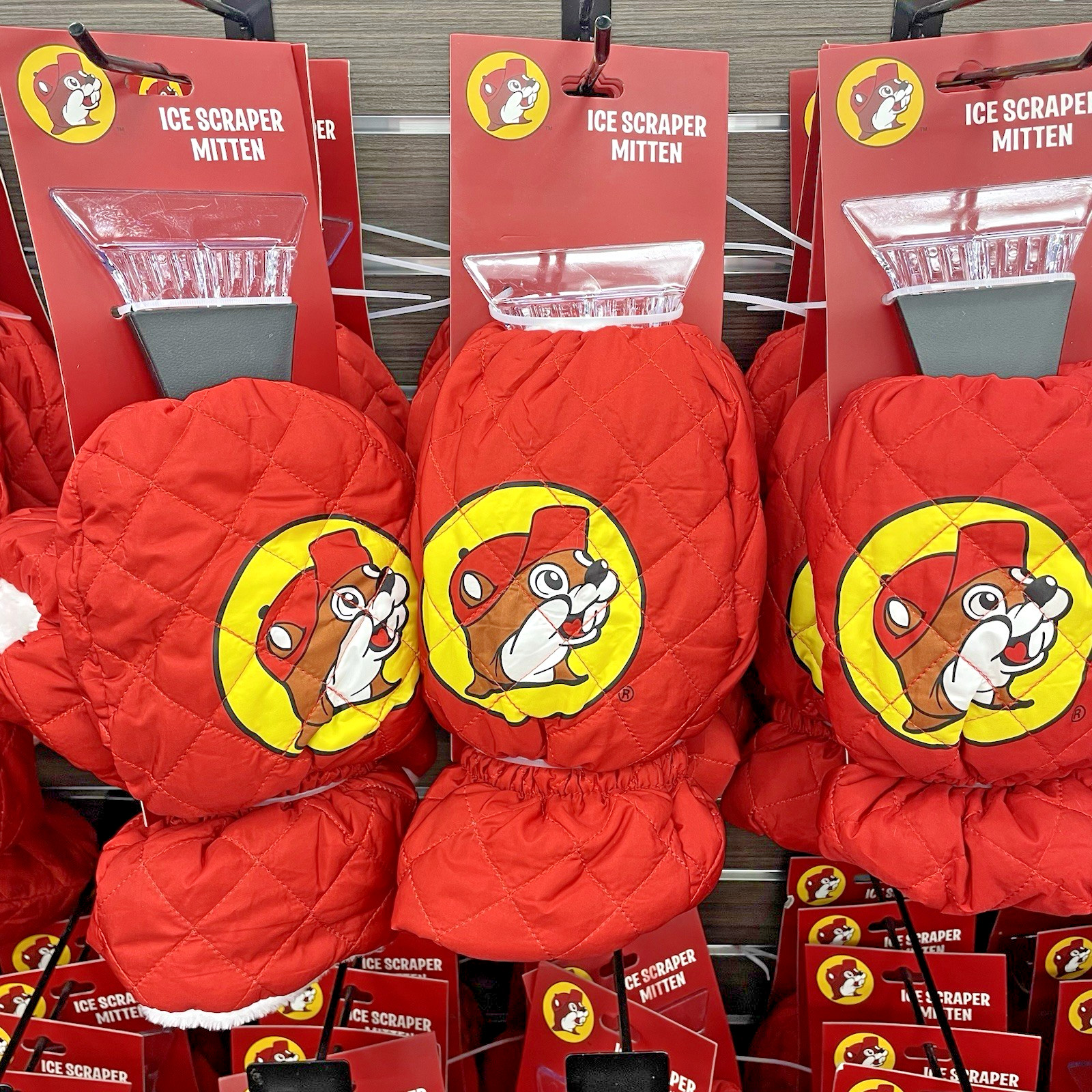 Buc-ee's Ice Scraper Mitten Red Quilted Fleece Lined Beaver Logo Gift