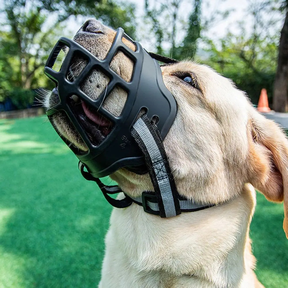 Durable Anti-biting Adjustable Dog Muzzle with Reflective Strip Can Drink Water