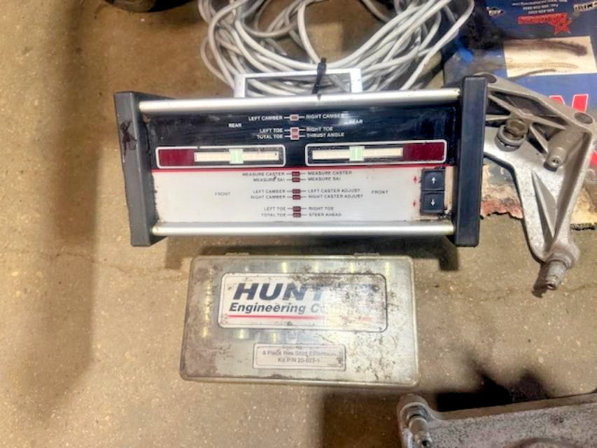 Hunter P 411M wheel alignment machine WITH EXTRA PARTS, MANUAL Read Description!